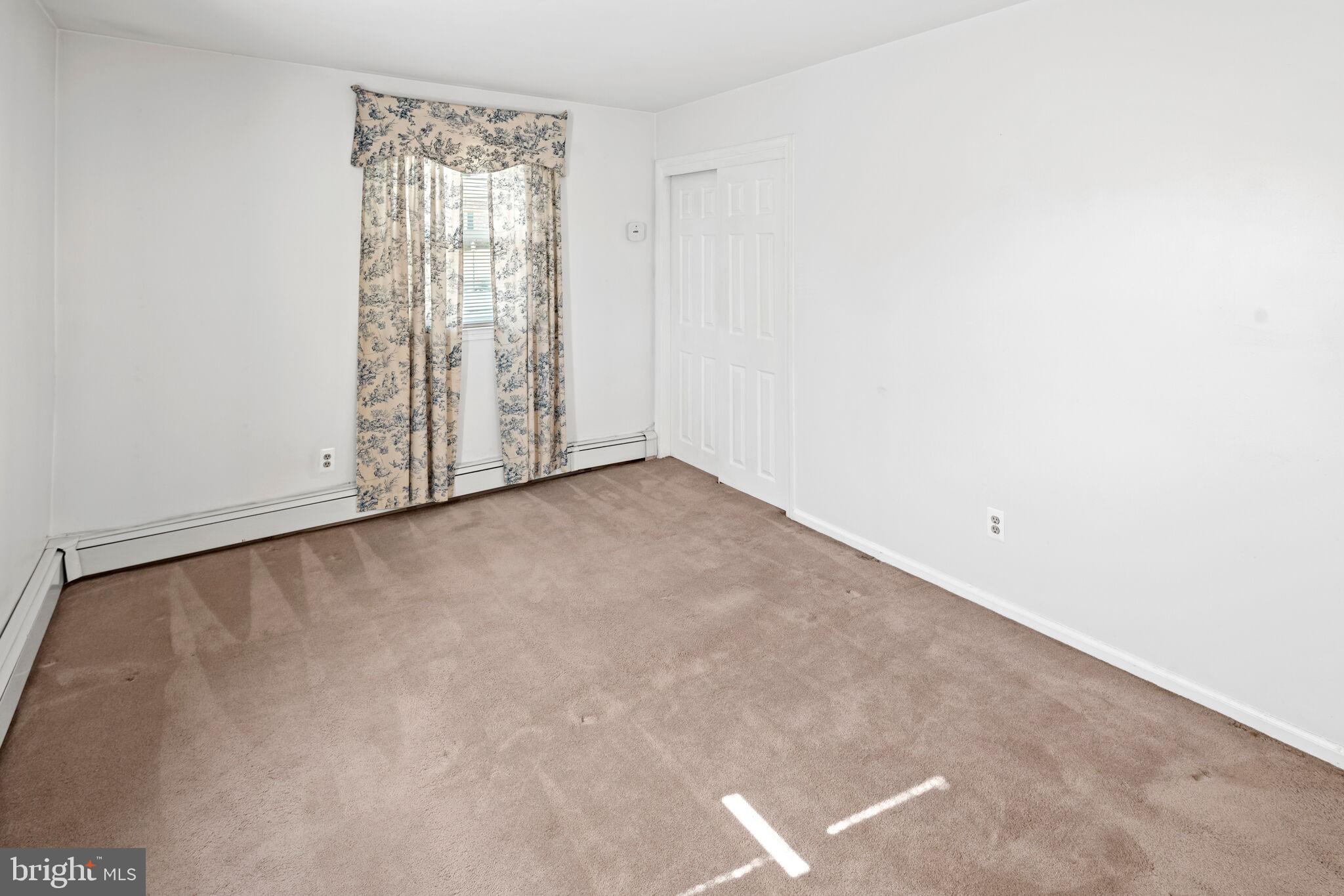 VILLAGE GREEN - Residential