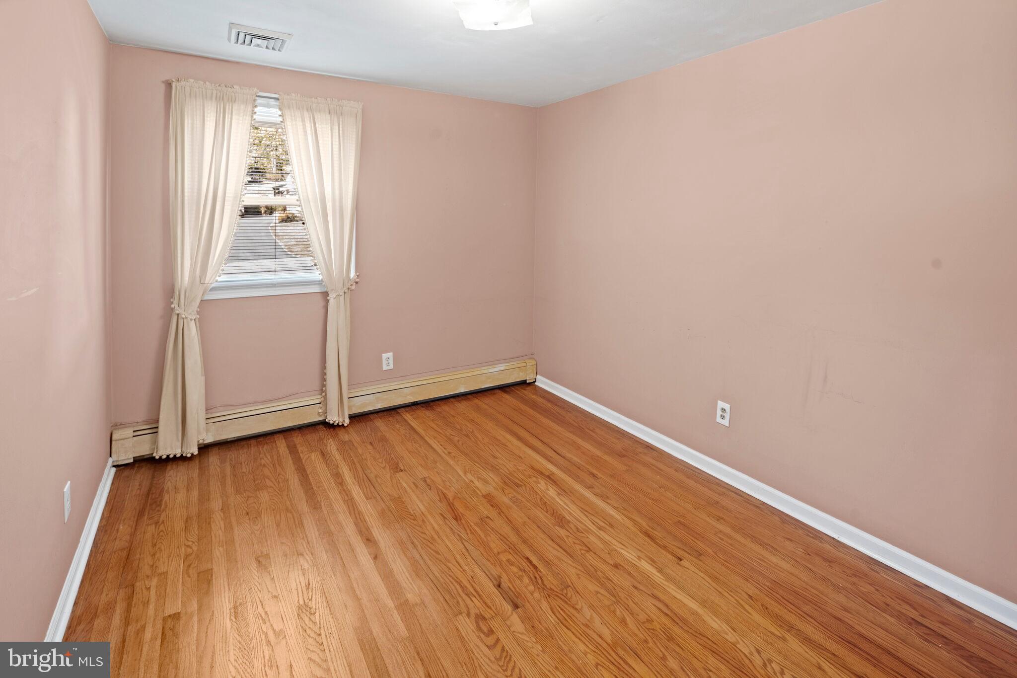 VILLAGE GREEN - Residential