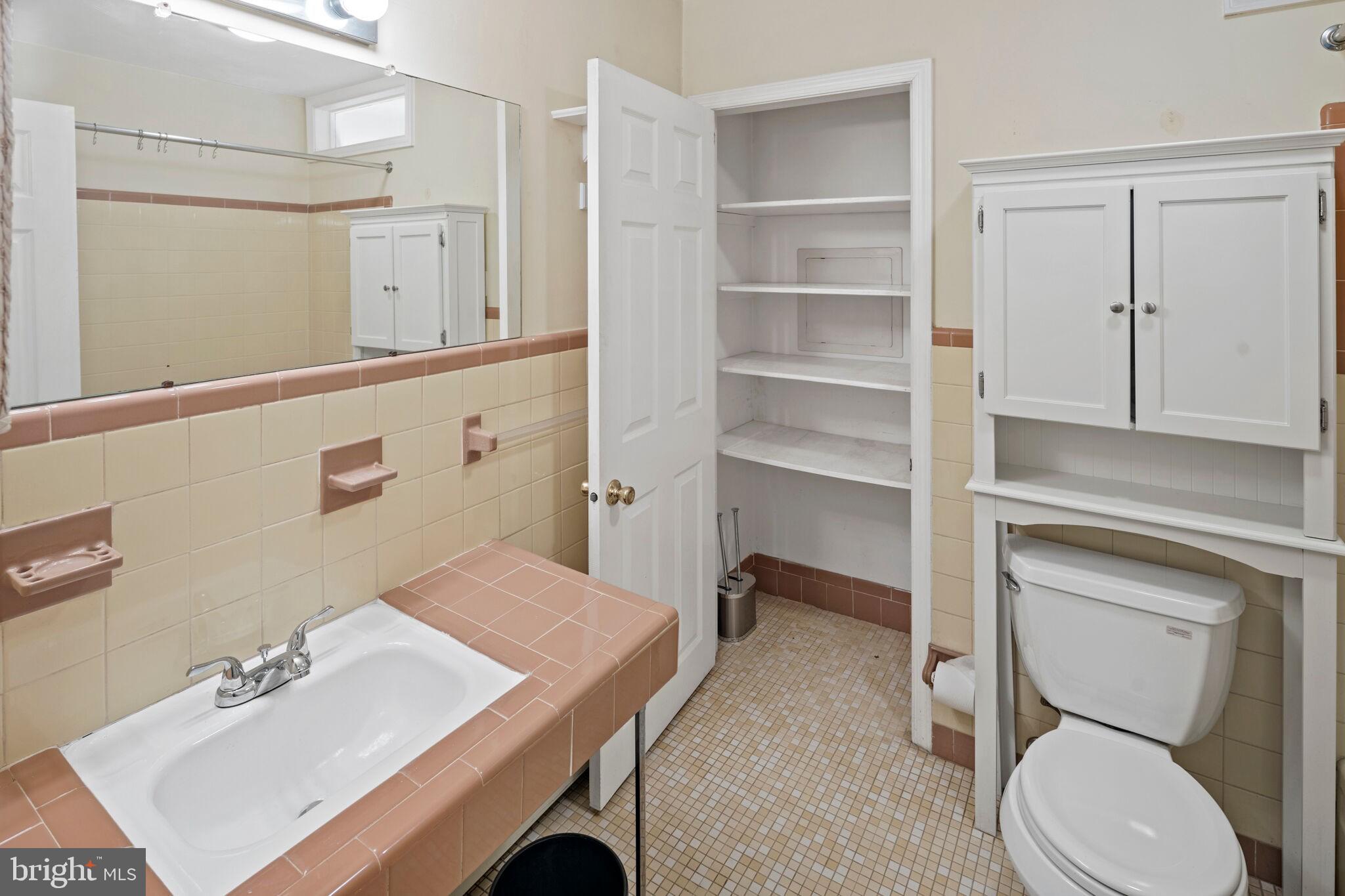 VILLAGE GREEN - Residential