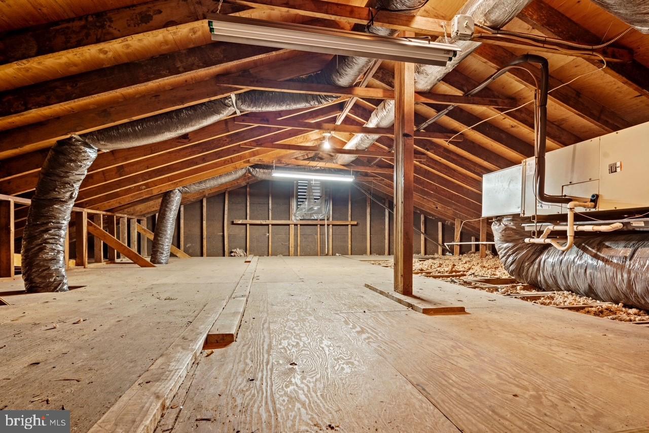 VILLAGE GREEN - Residential