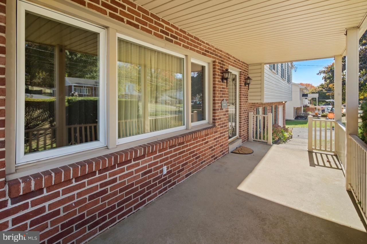 VILLAGE GREEN - Residential