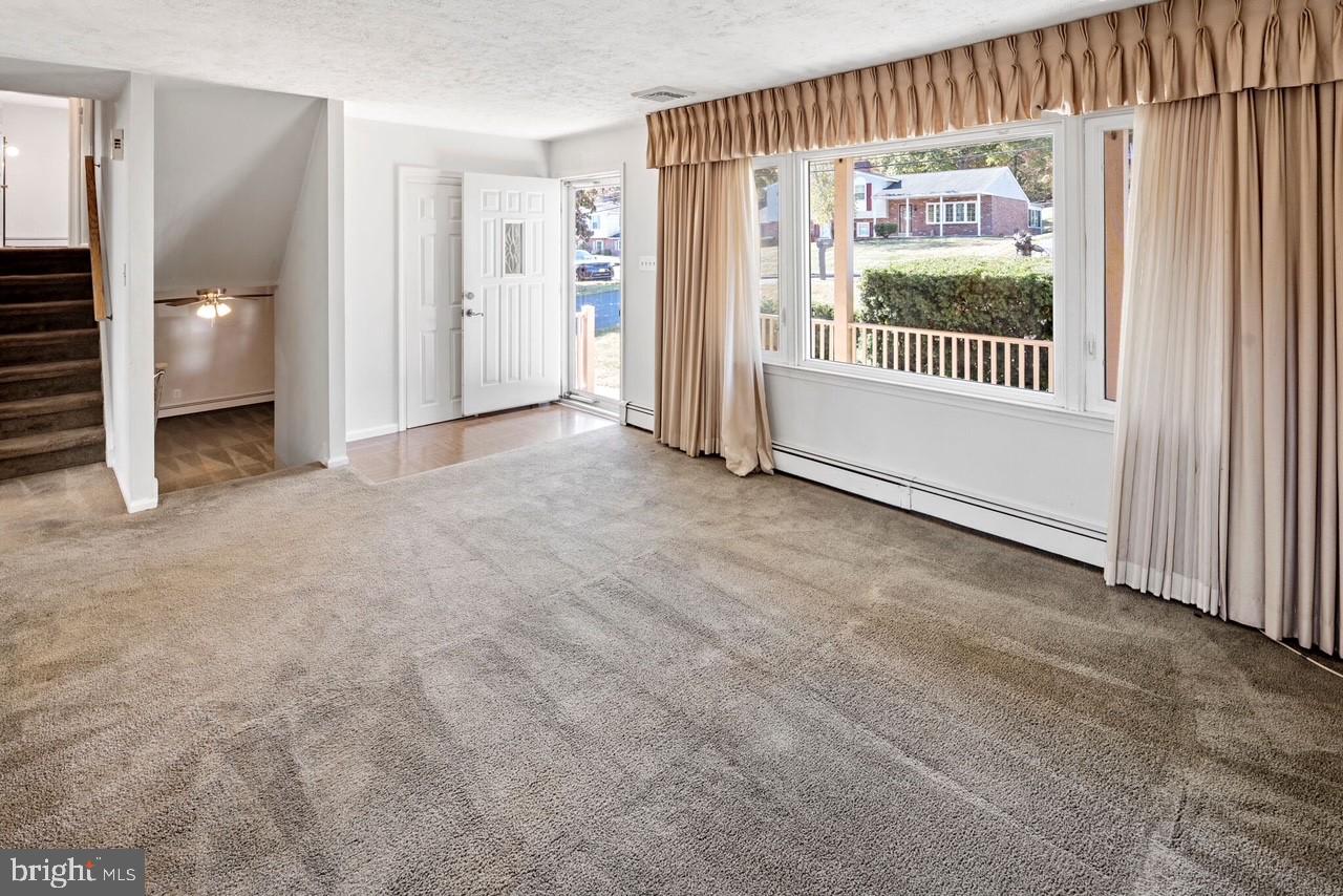 VILLAGE GREEN - Residential