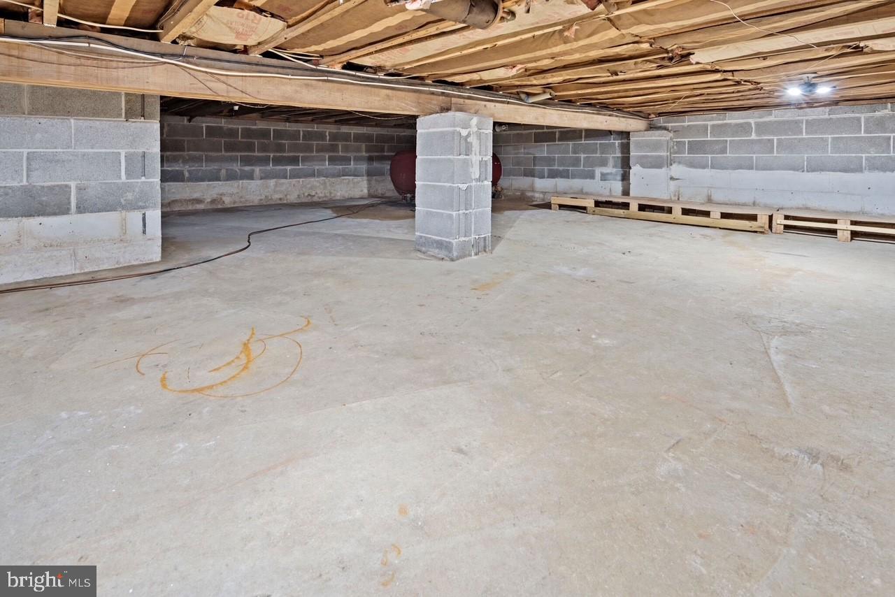 VILLAGE GREEN - Residential