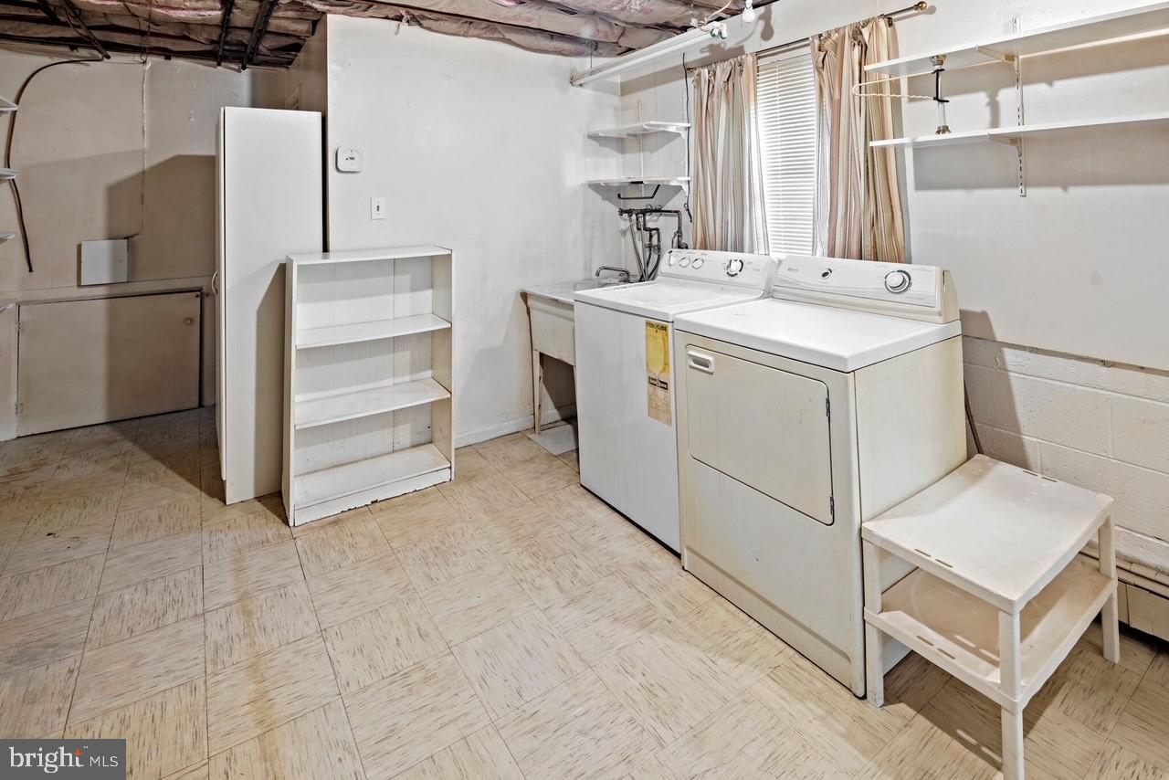 VILLAGE GREEN - Residential