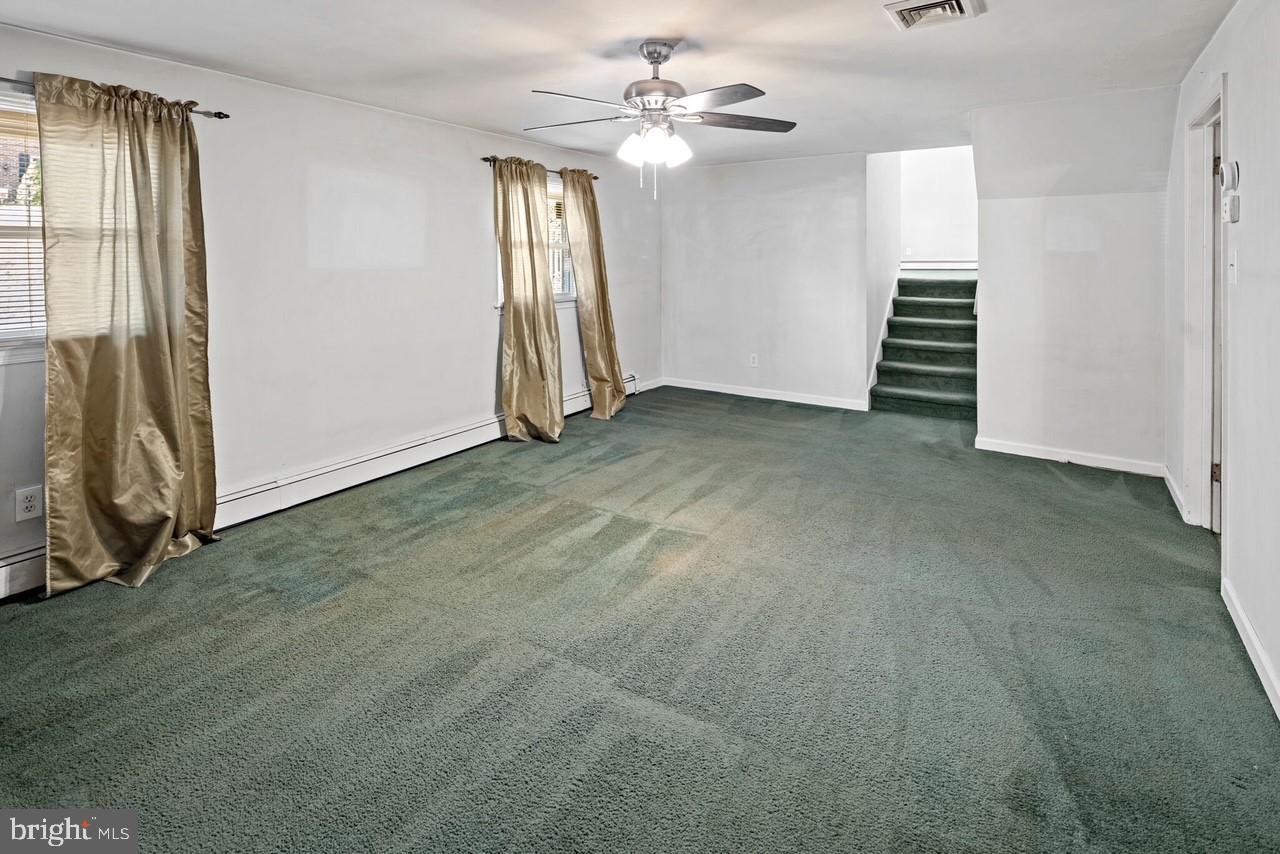 VILLAGE GREEN - Residential