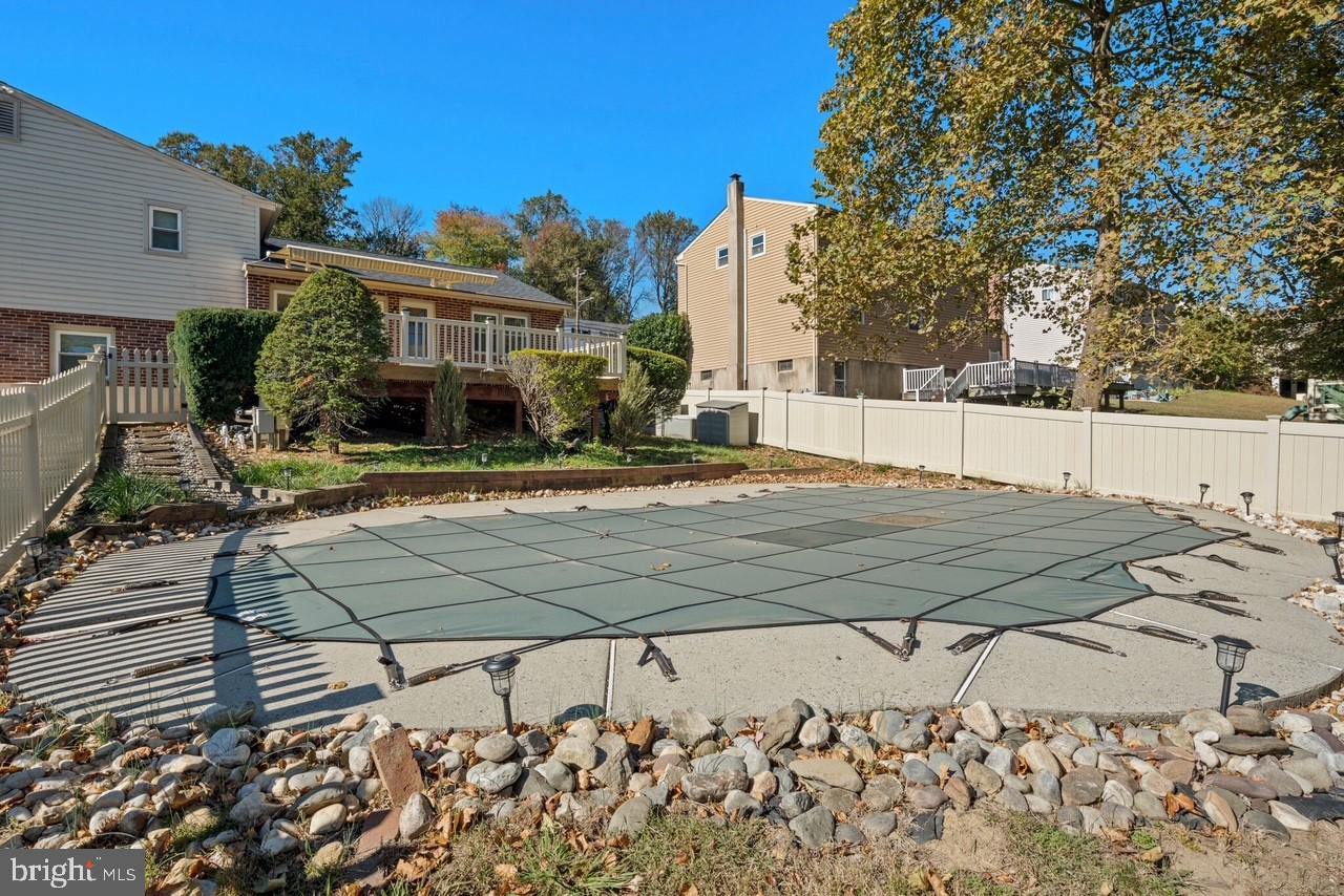 VILLAGE GREEN - Residential