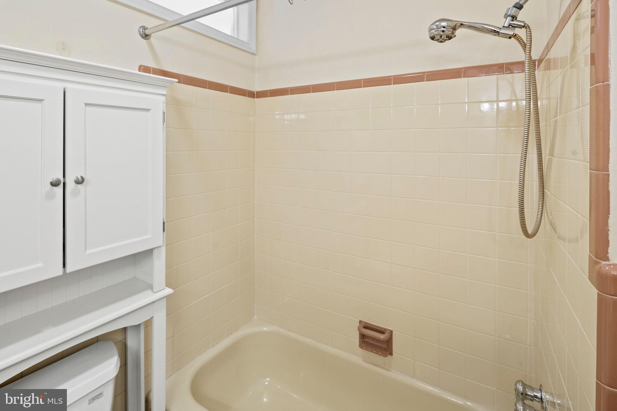 VILLAGE GREEN - Residential