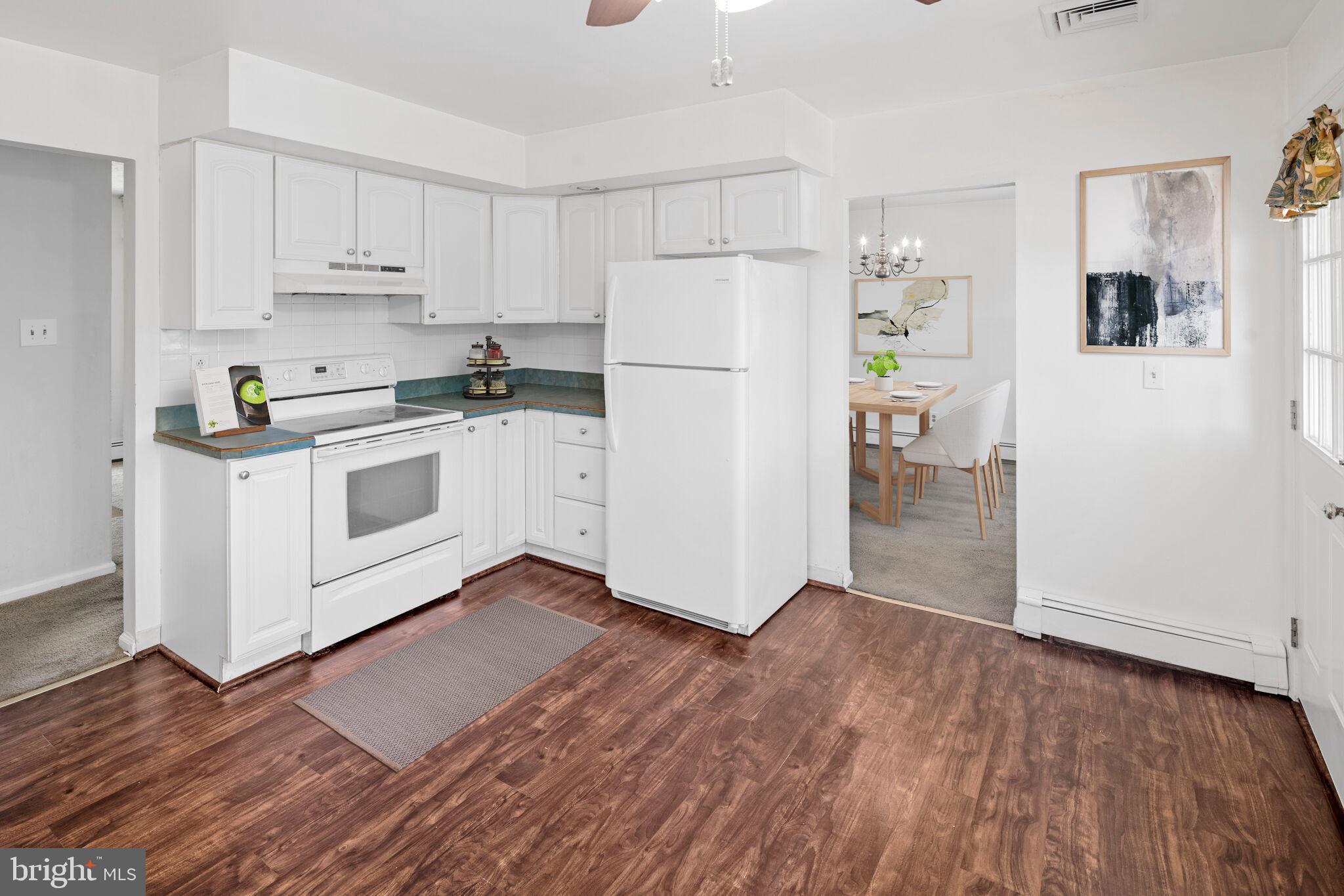 VILLAGE GREEN - Residential