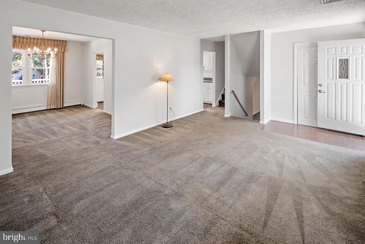 VILLAGE GREEN - Residential