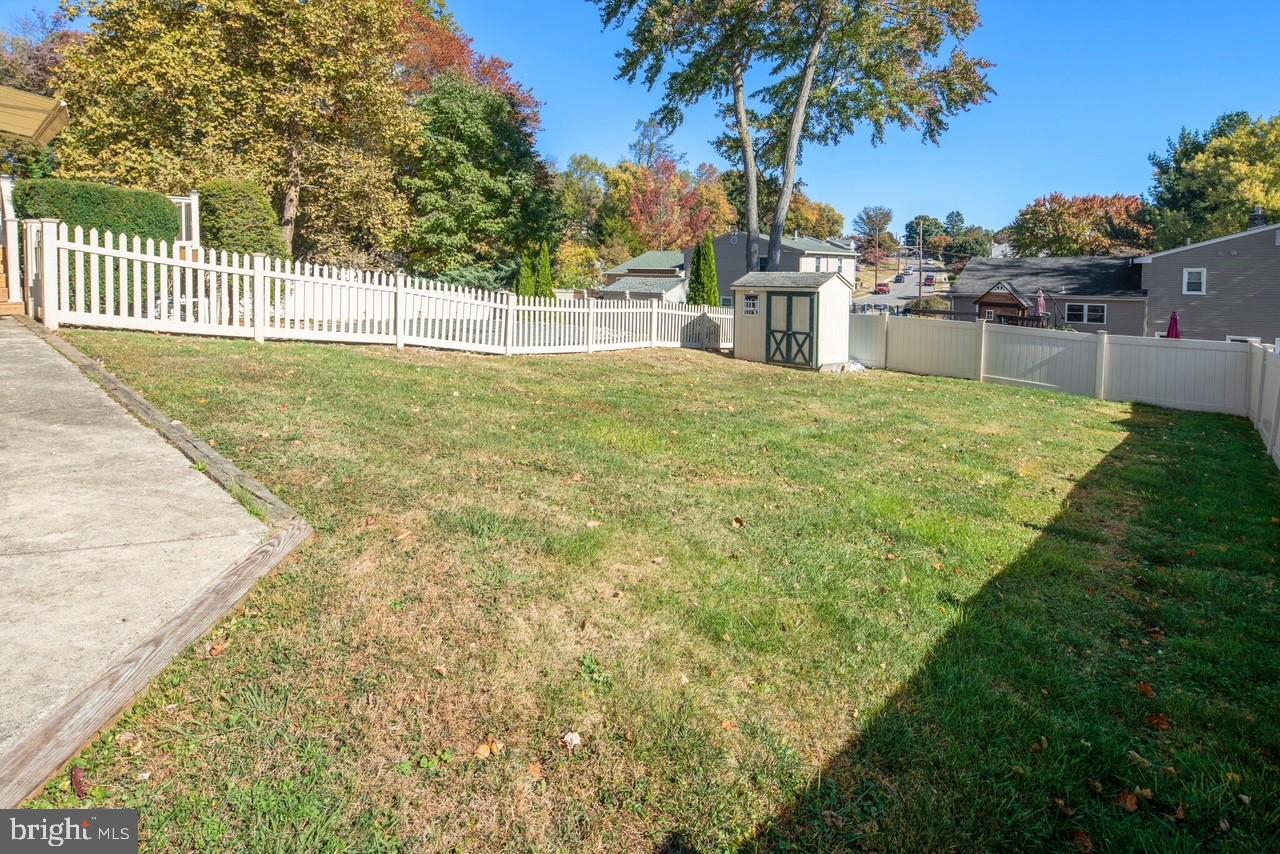 VILLAGE GREEN - Residential