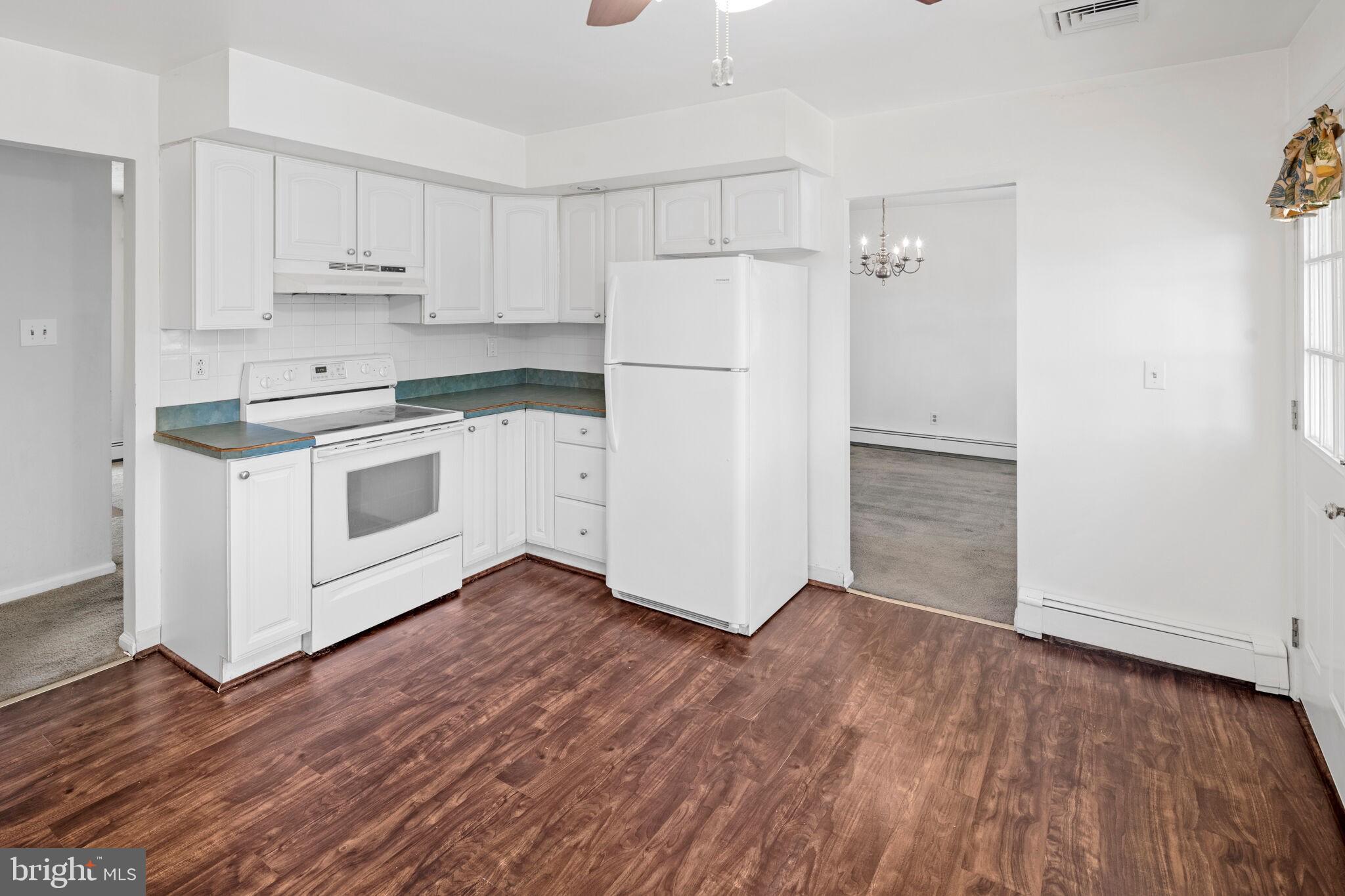 VILLAGE GREEN - Residential