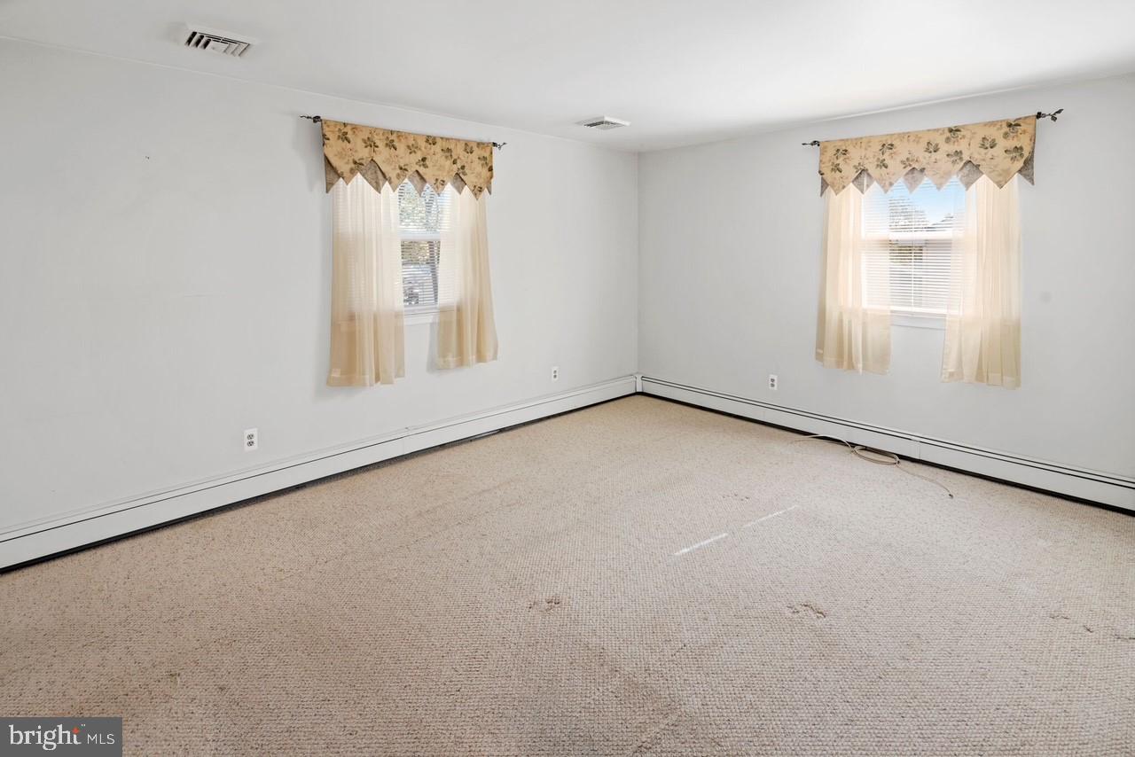 VILLAGE GREEN - Residential