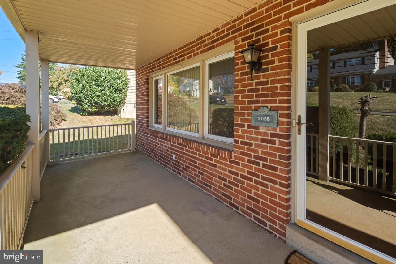 VILLAGE GREEN - Residential