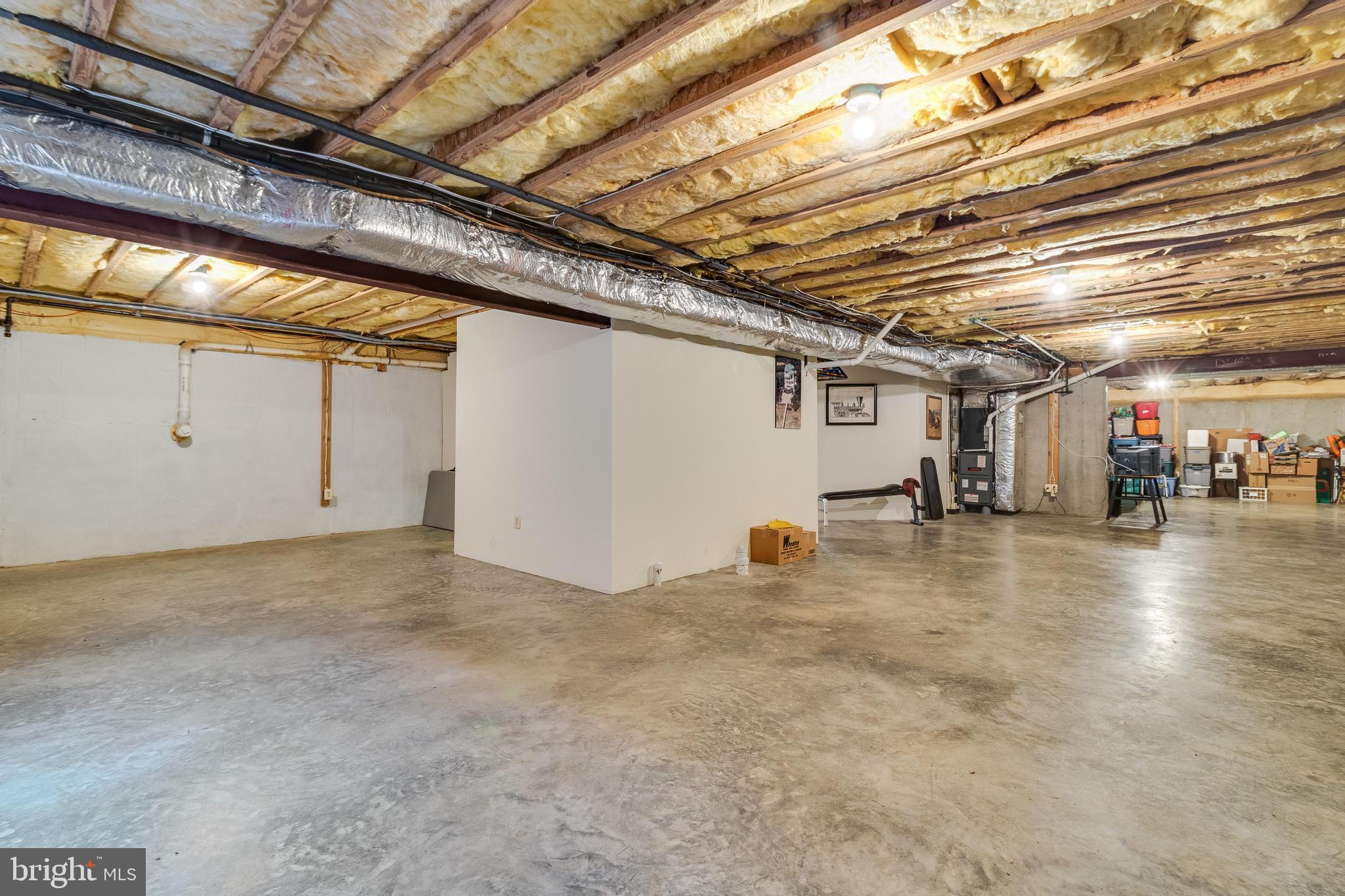 ISLAND CREEK WOODS - Residential