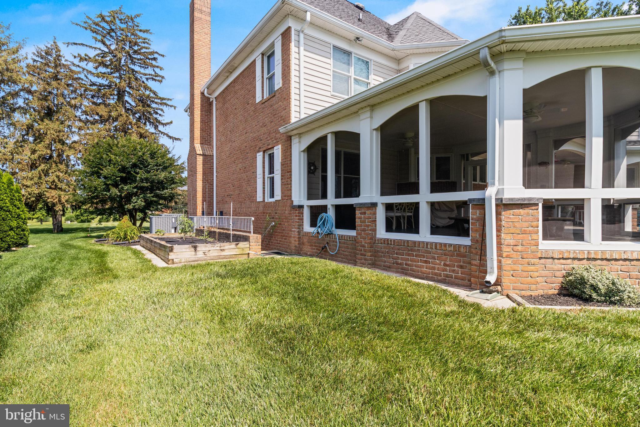 ISLAND CREEK WOODS - Residential