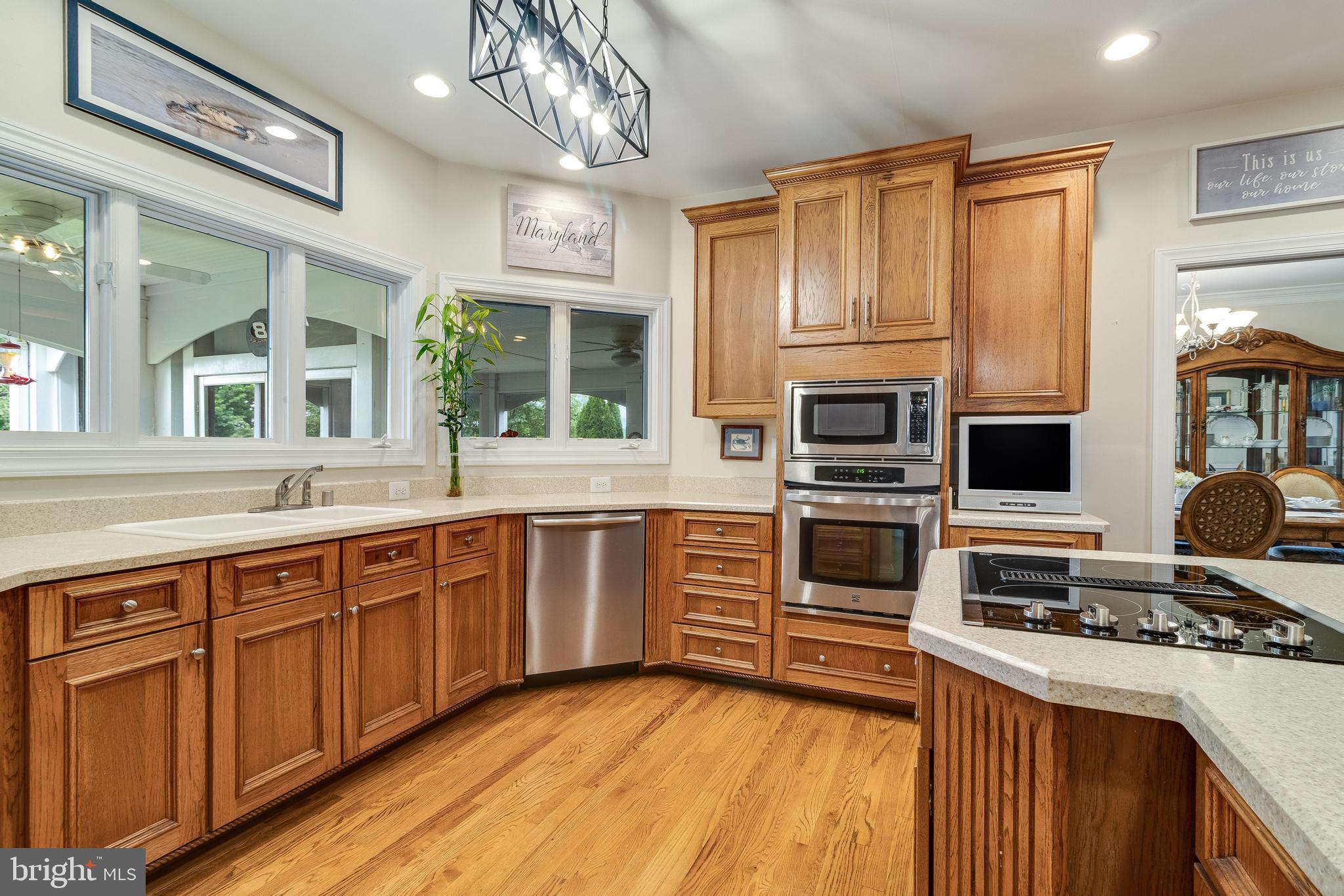 ISLAND CREEK WOODS - Residential