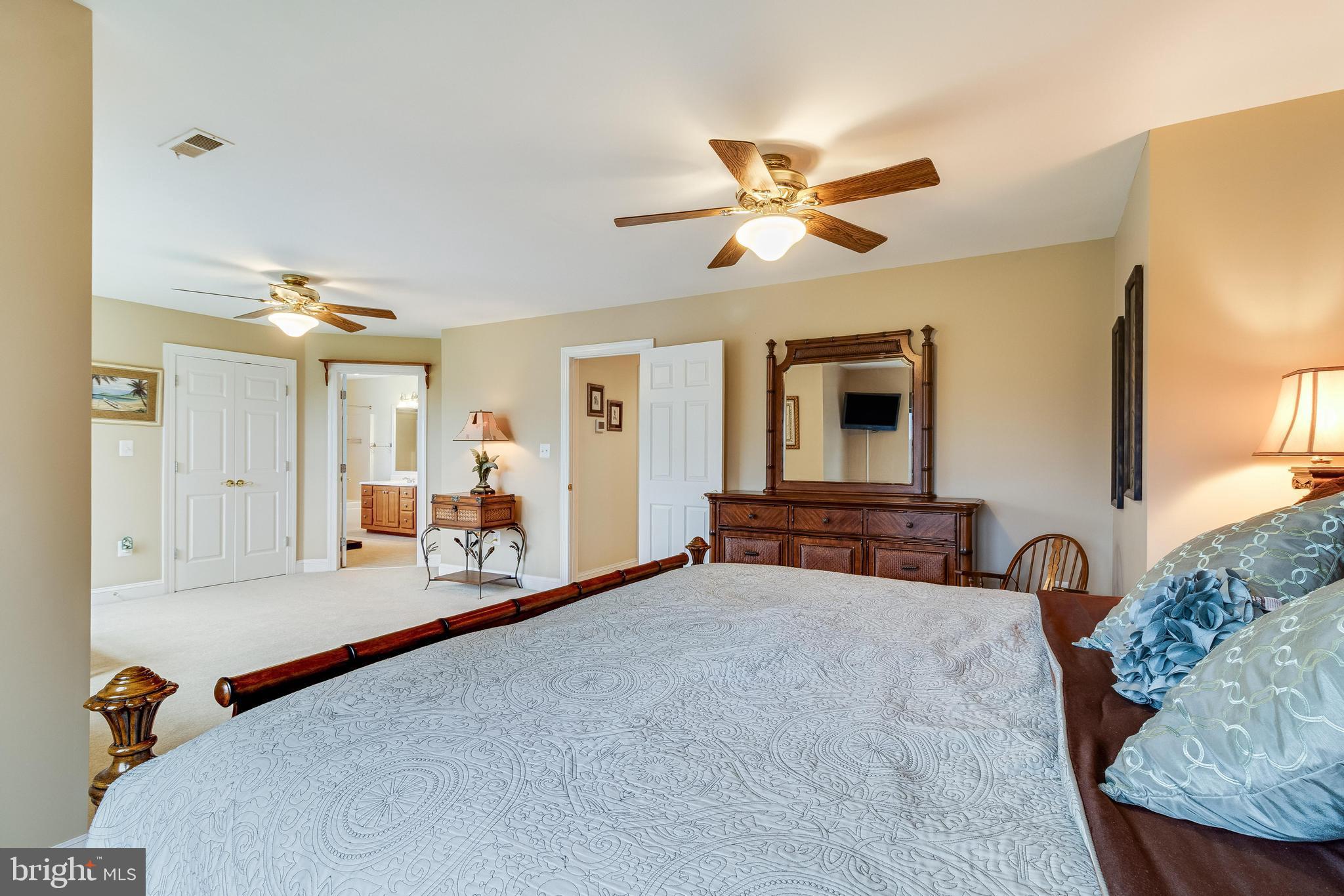 ISLAND CREEK WOODS - Residential