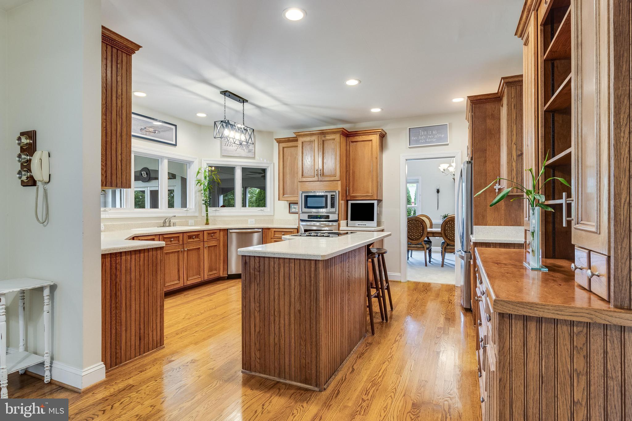 ISLAND CREEK WOODS - Residential