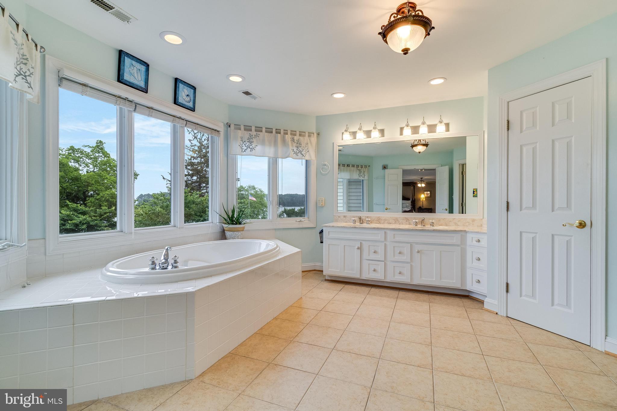 ISLAND CREEK WOODS - Residential