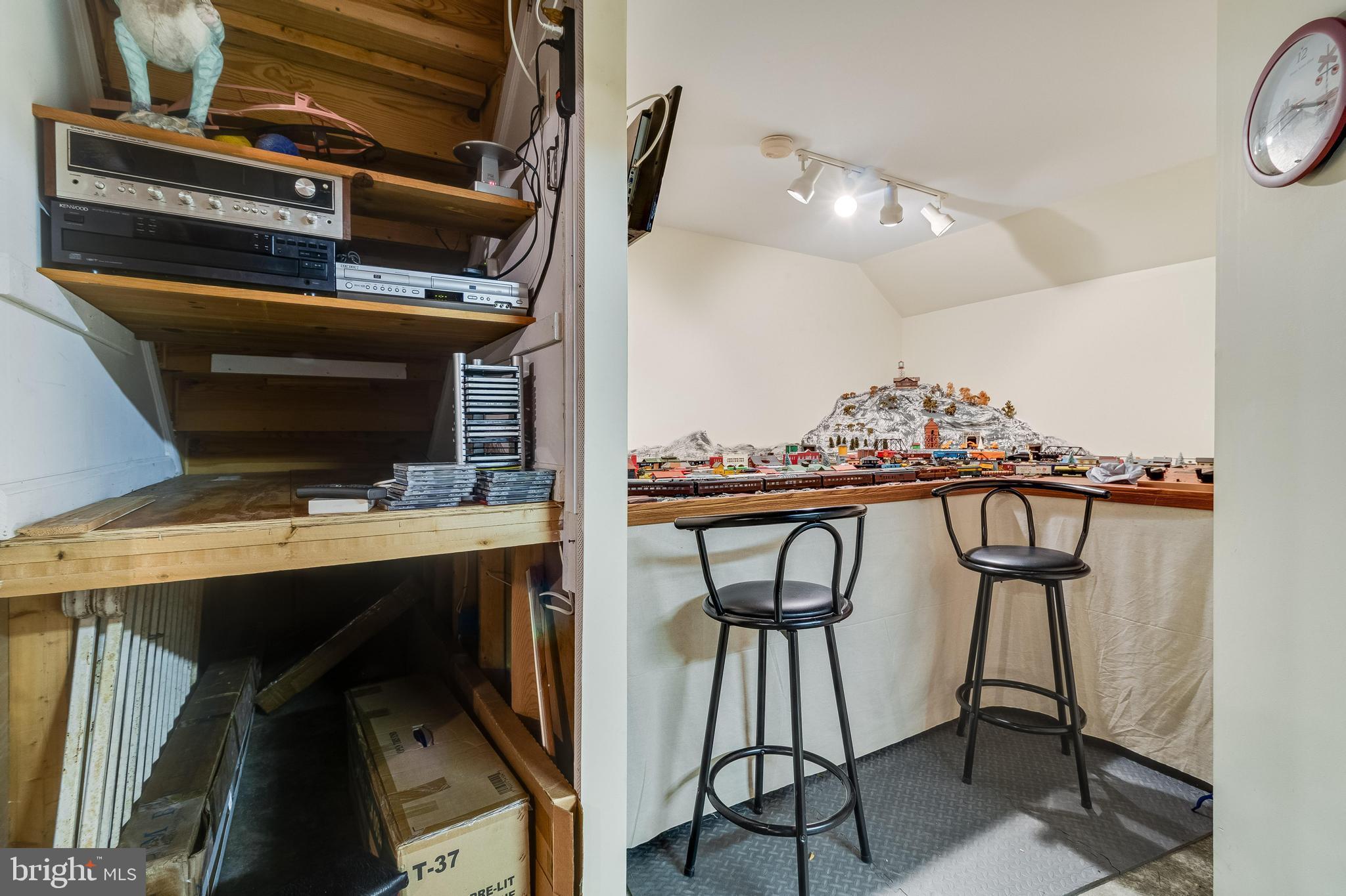 ISLAND CREEK WOODS - Residential