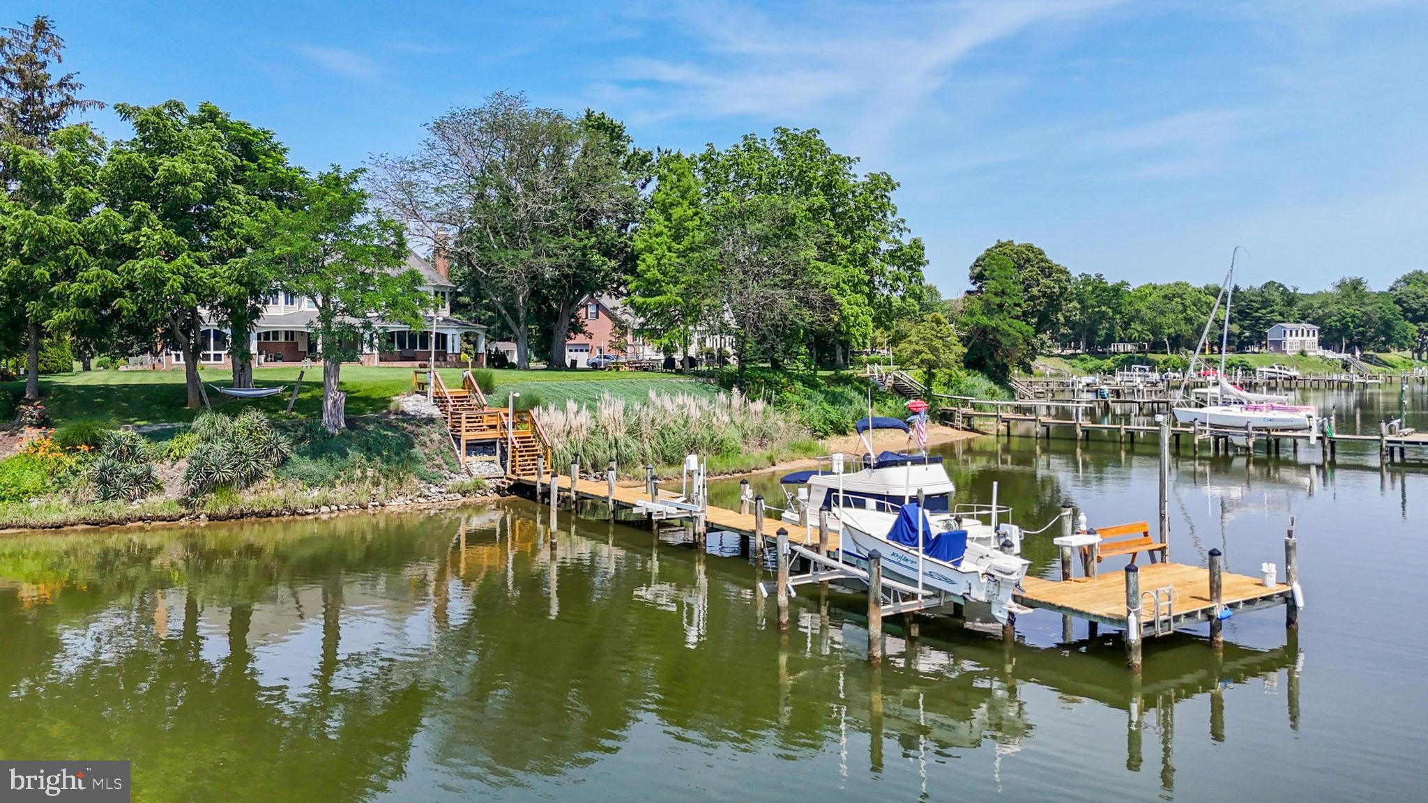 ISLAND CREEK WOODS - Residential