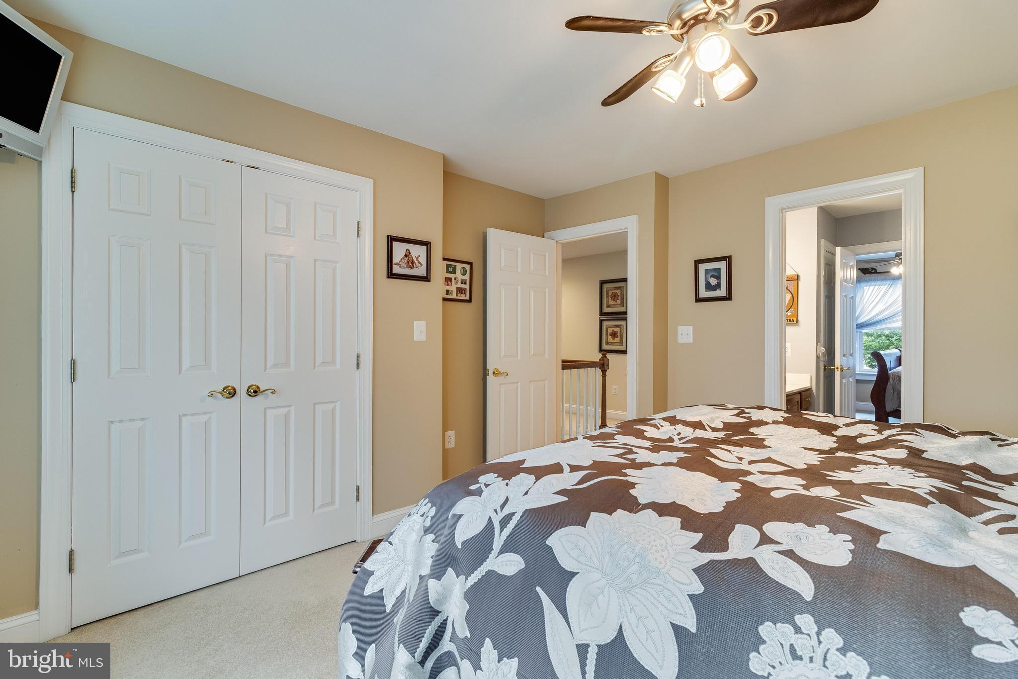 ISLAND CREEK WOODS - Residential