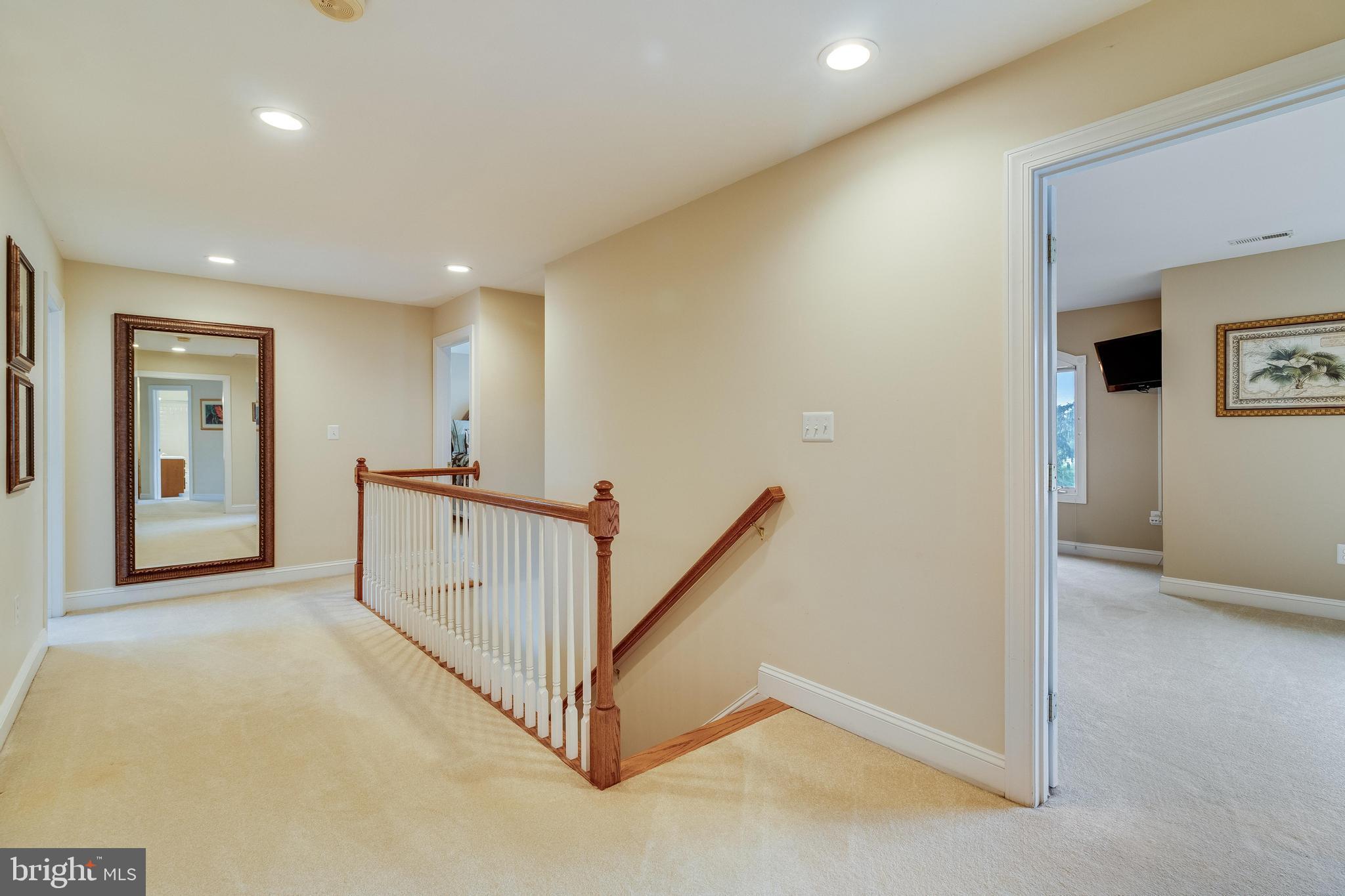 ISLAND CREEK WOODS - Residential