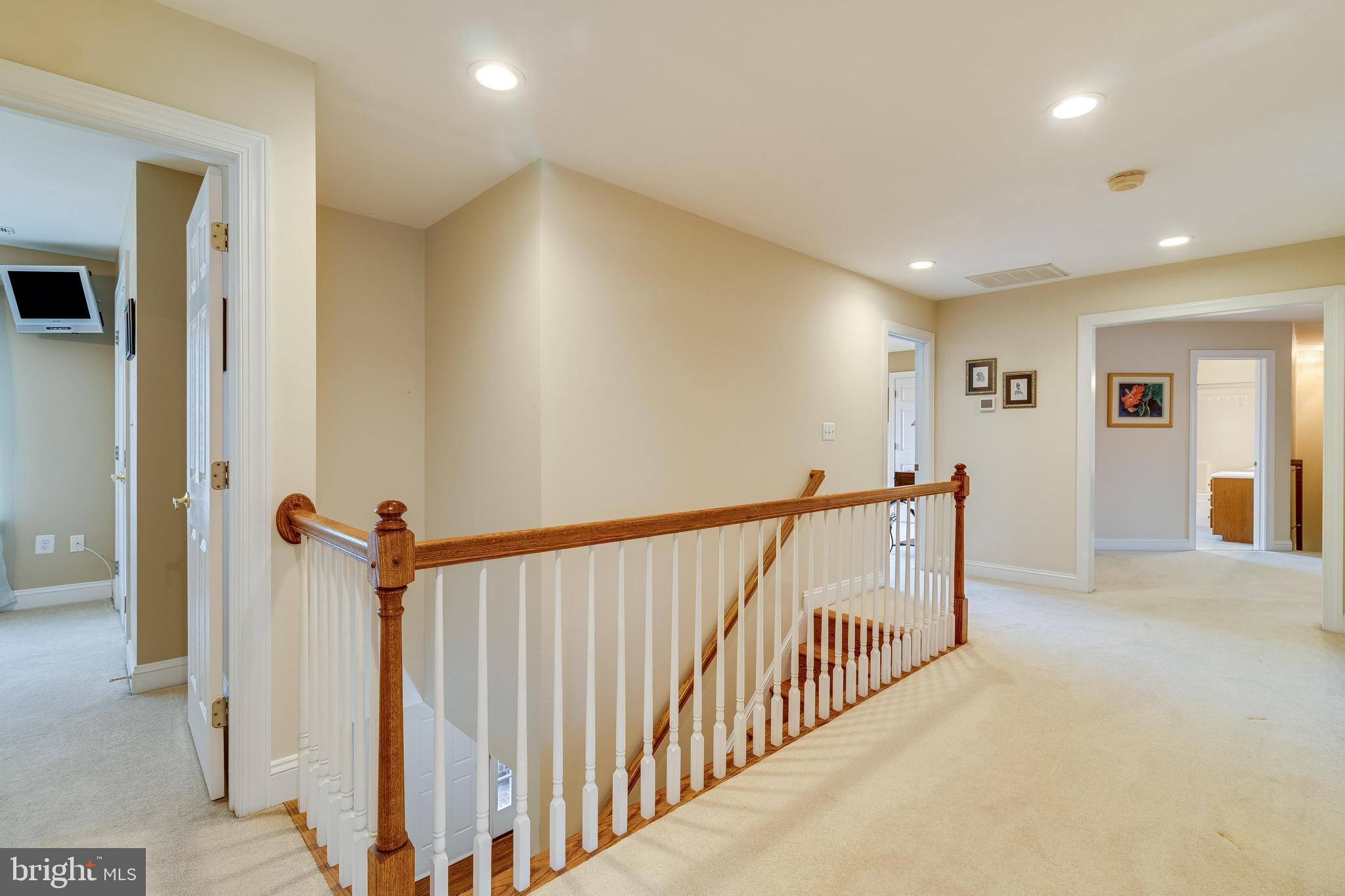 ISLAND CREEK WOODS - Residential