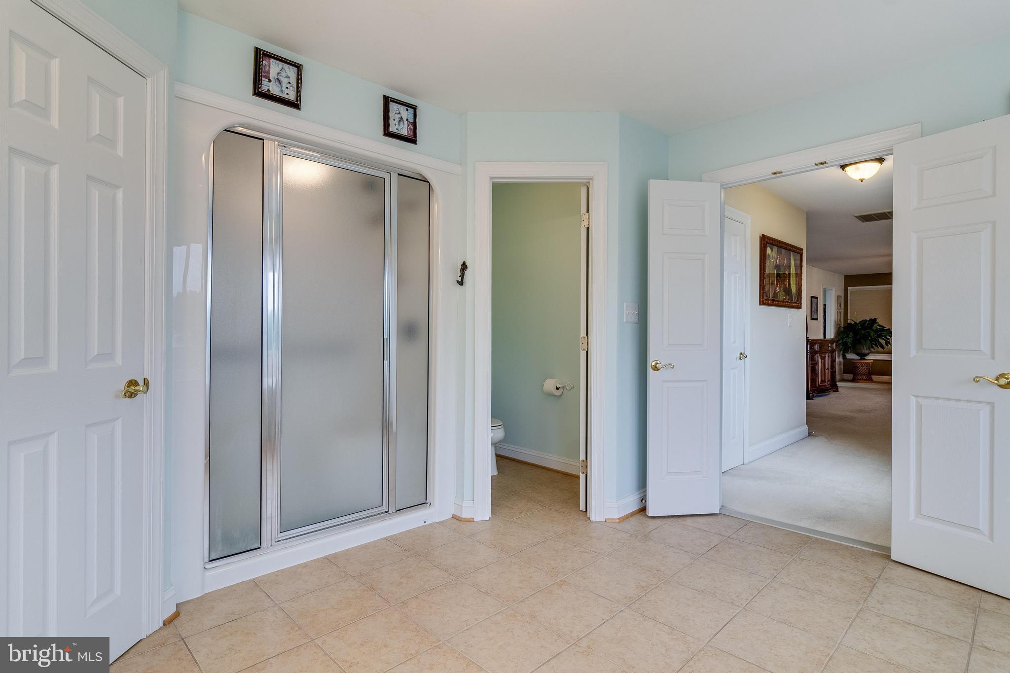 ISLAND CREEK WOODS - Residential