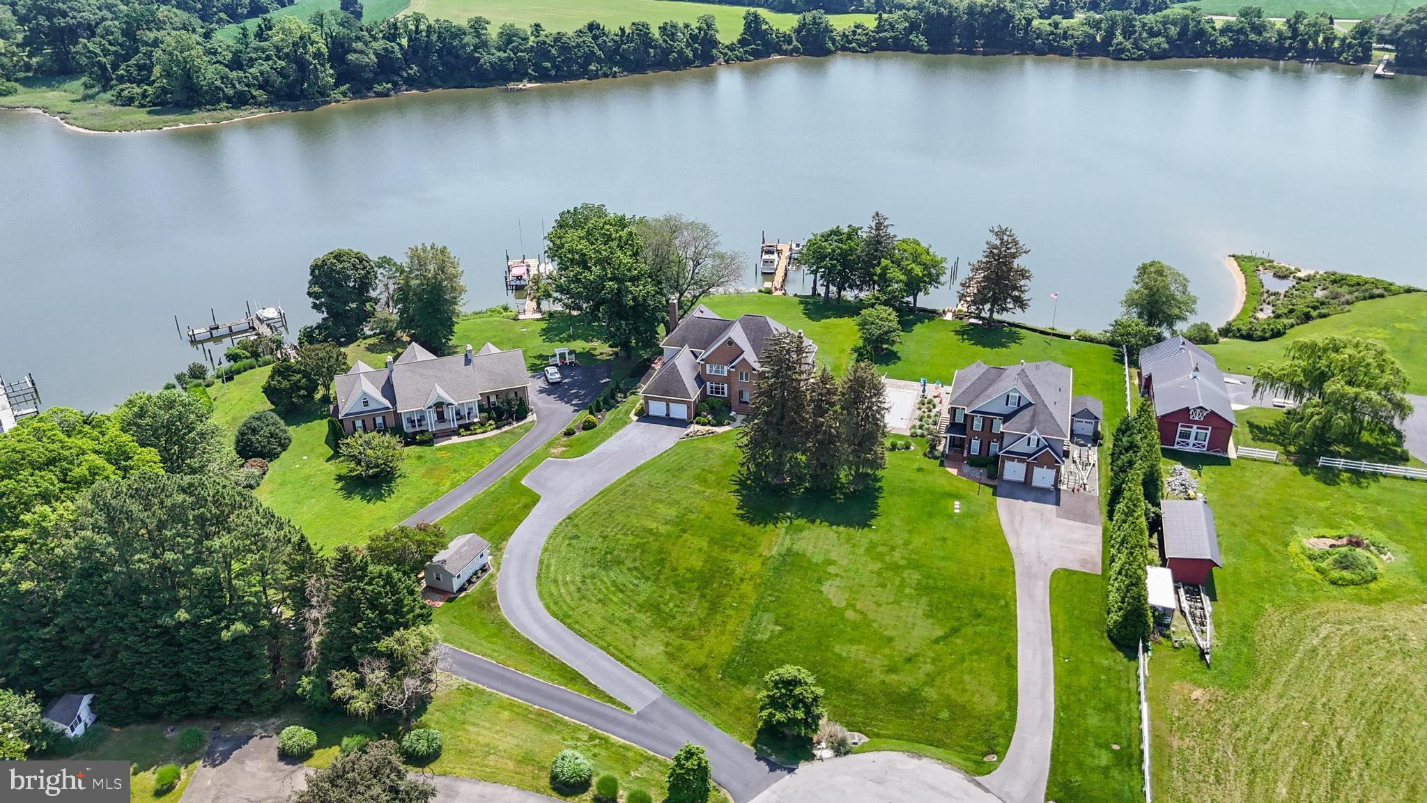 ISLAND CREEK WOODS - Residential