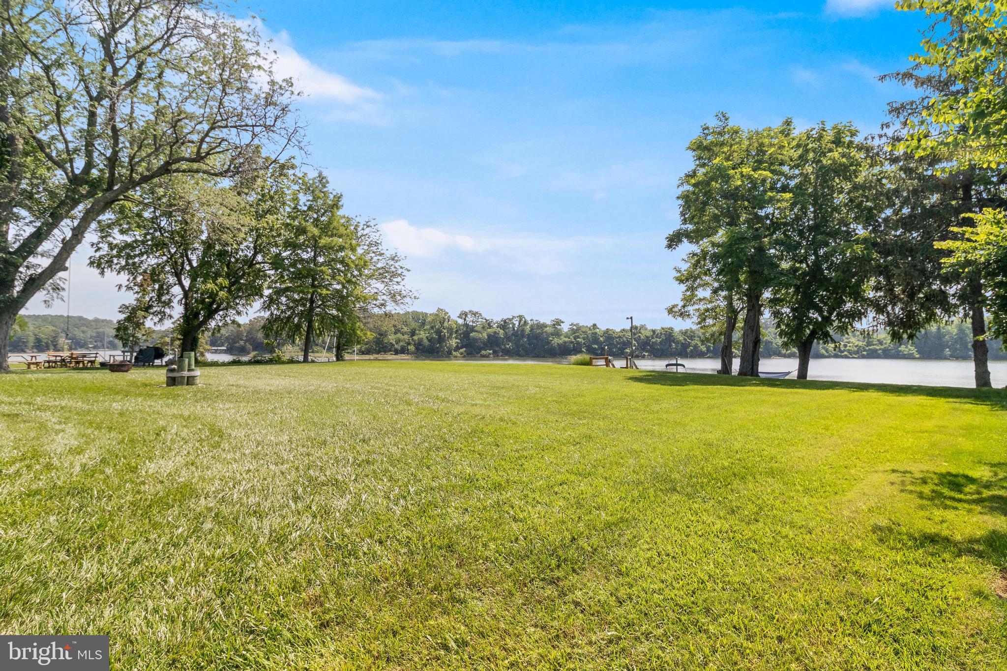 ISLAND CREEK WOODS - Residential