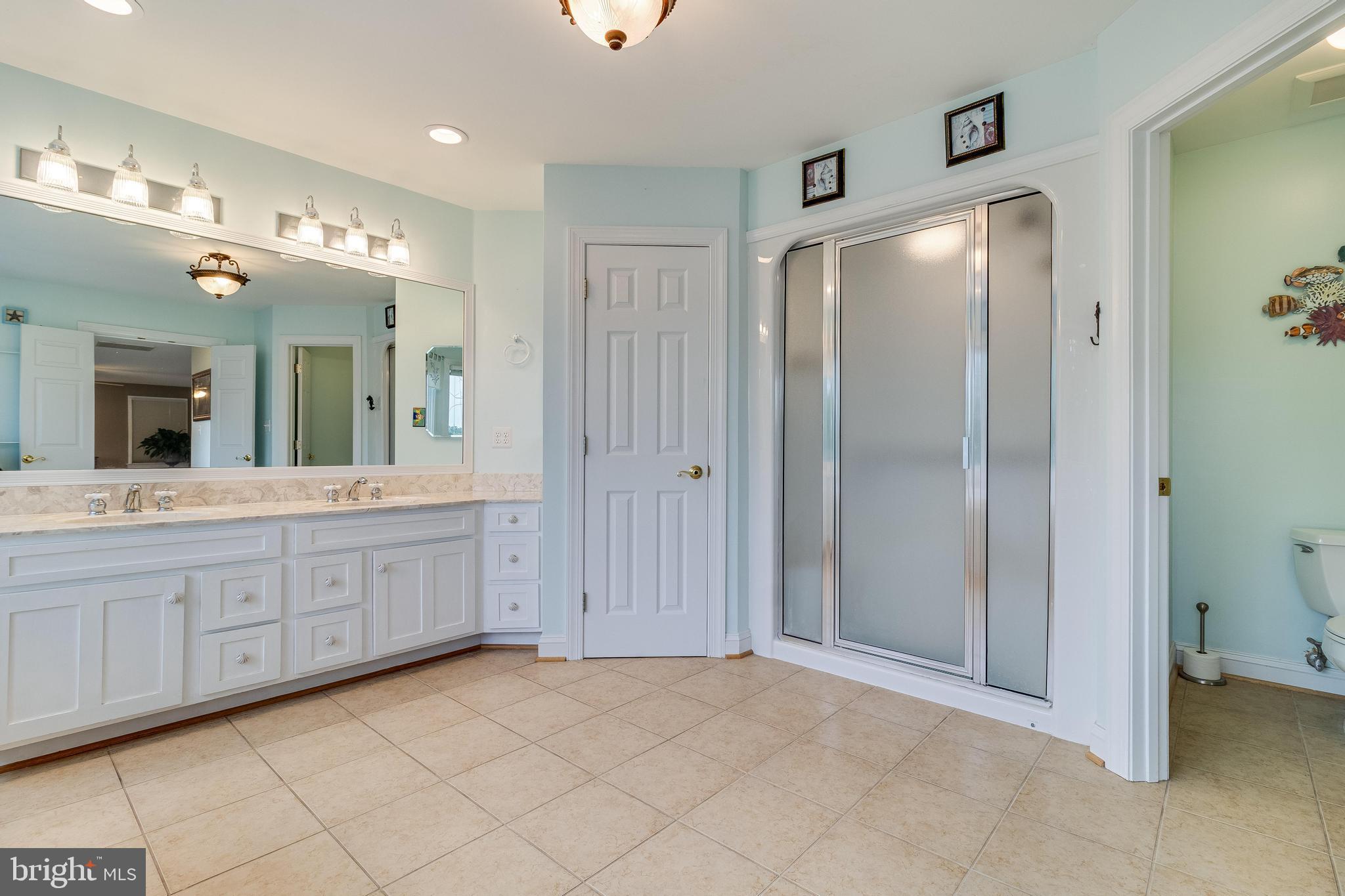 ISLAND CREEK WOODS - Residential