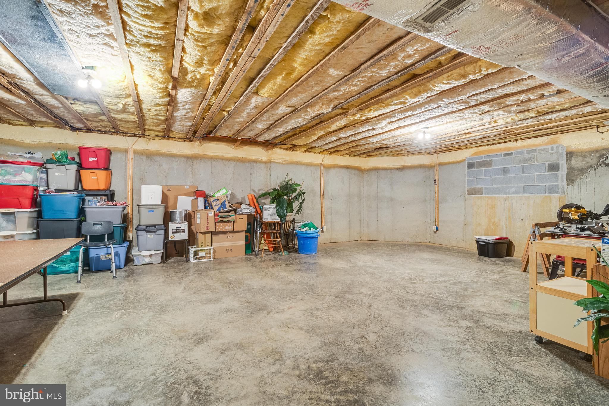 ISLAND CREEK WOODS - Residential