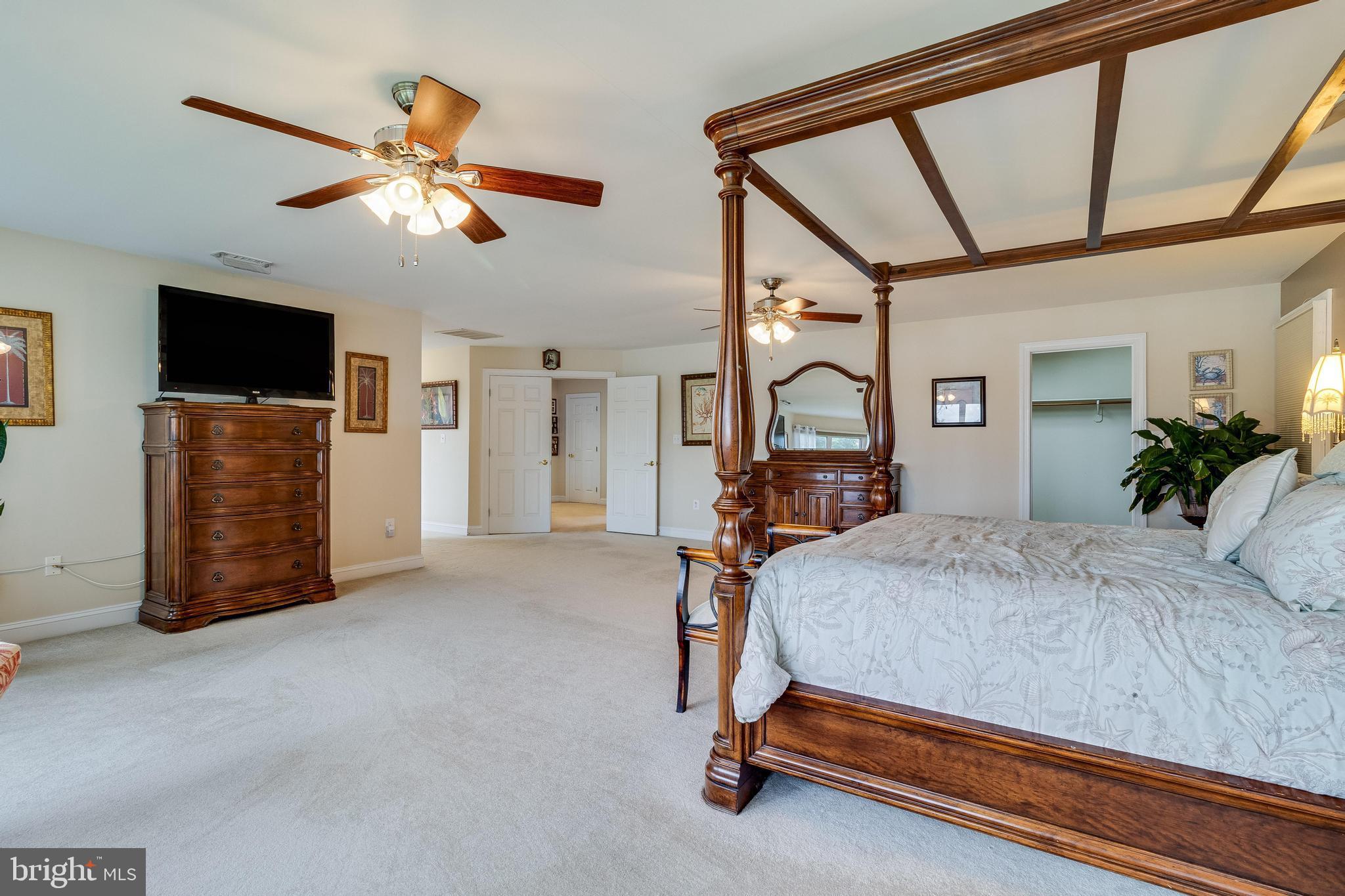 ISLAND CREEK WOODS - Residential