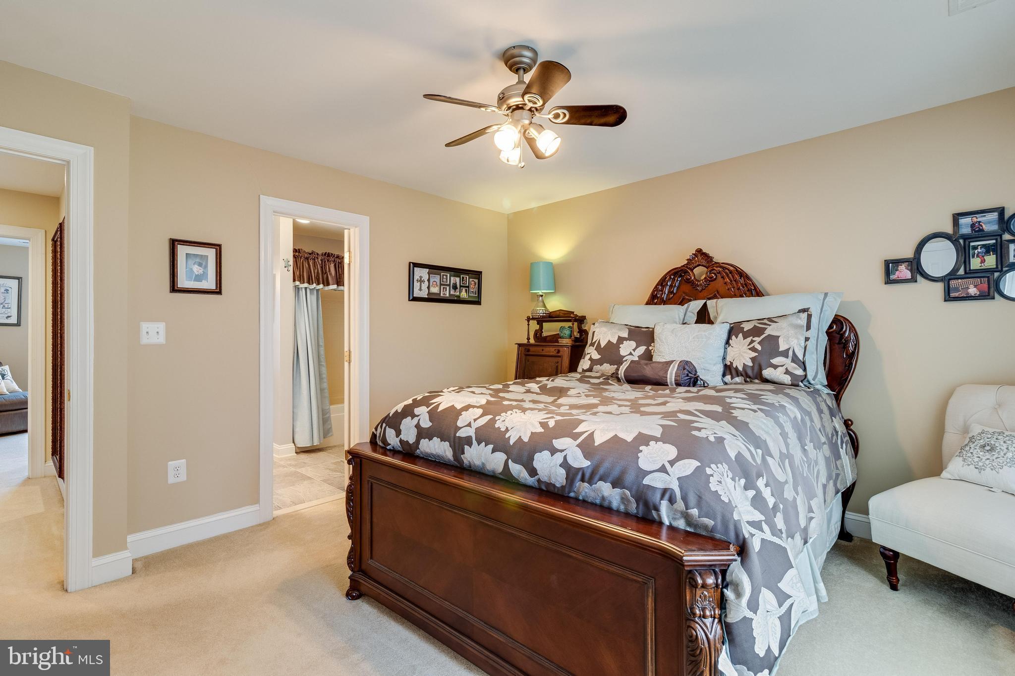 ISLAND CREEK WOODS - Residential