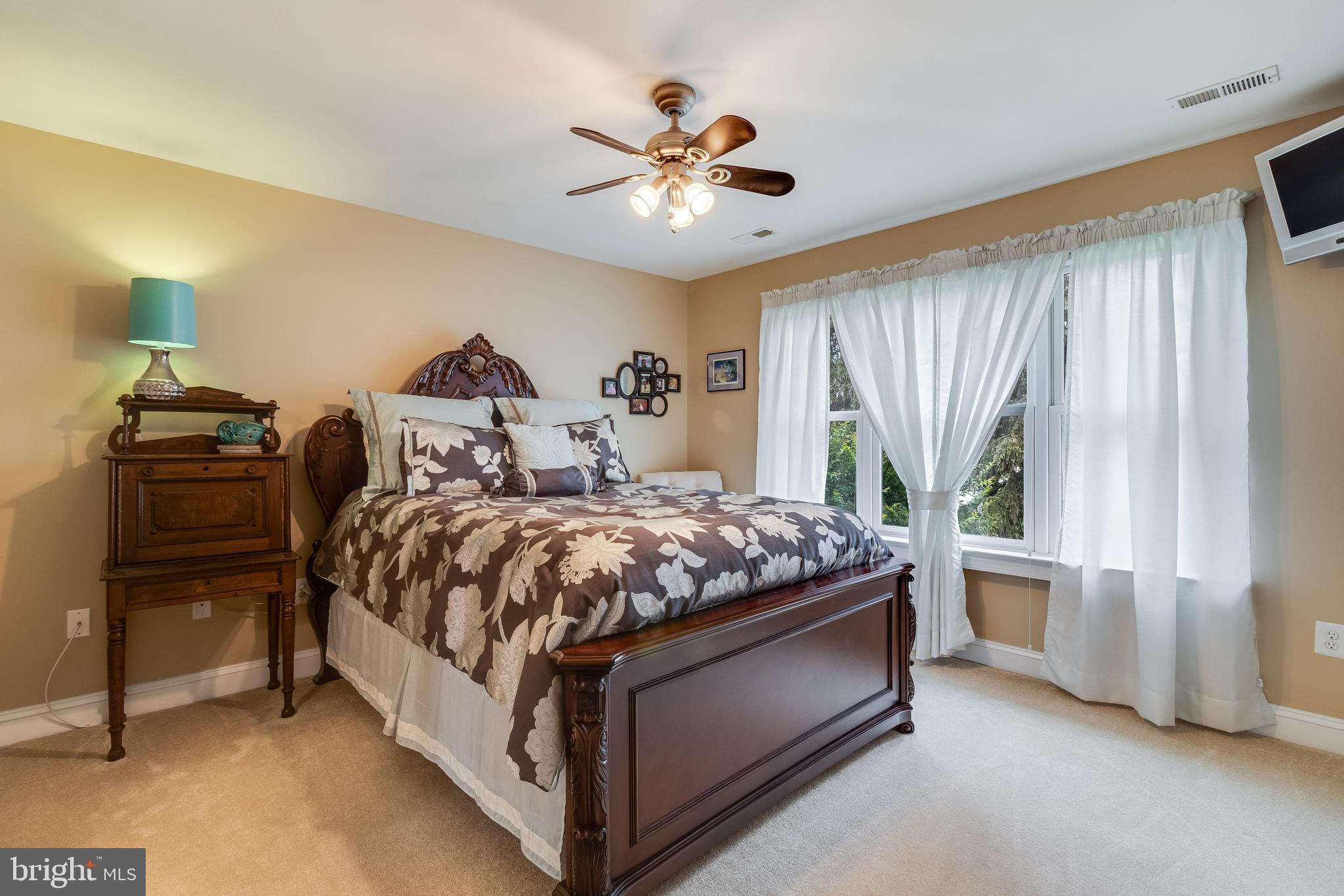 ISLAND CREEK WOODS - Residential