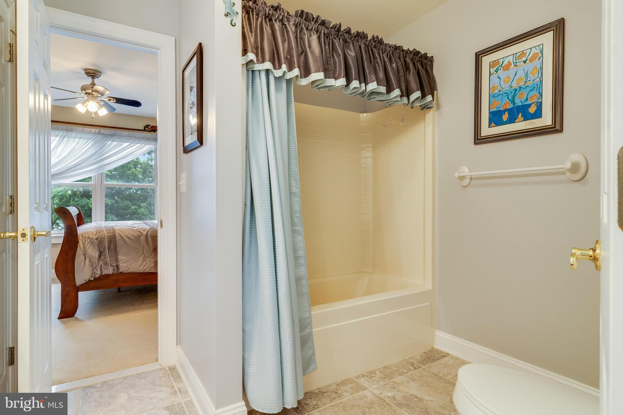 ISLAND CREEK WOODS - Residential