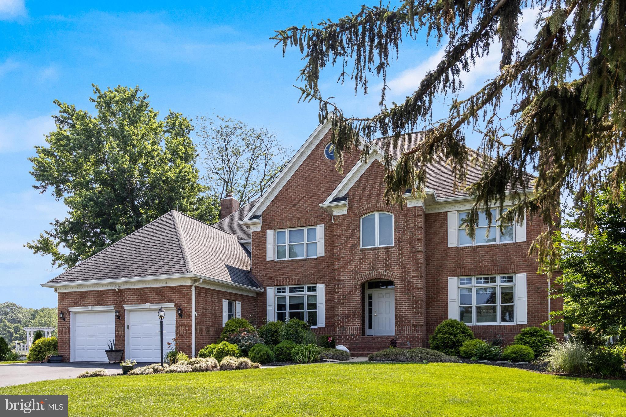 ISLAND CREEK WOODS - Residential