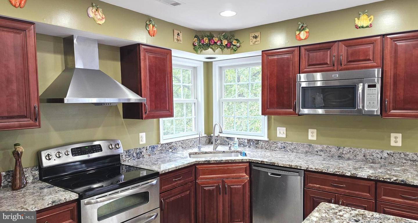 GUNNERS LAKE - Residential Lease