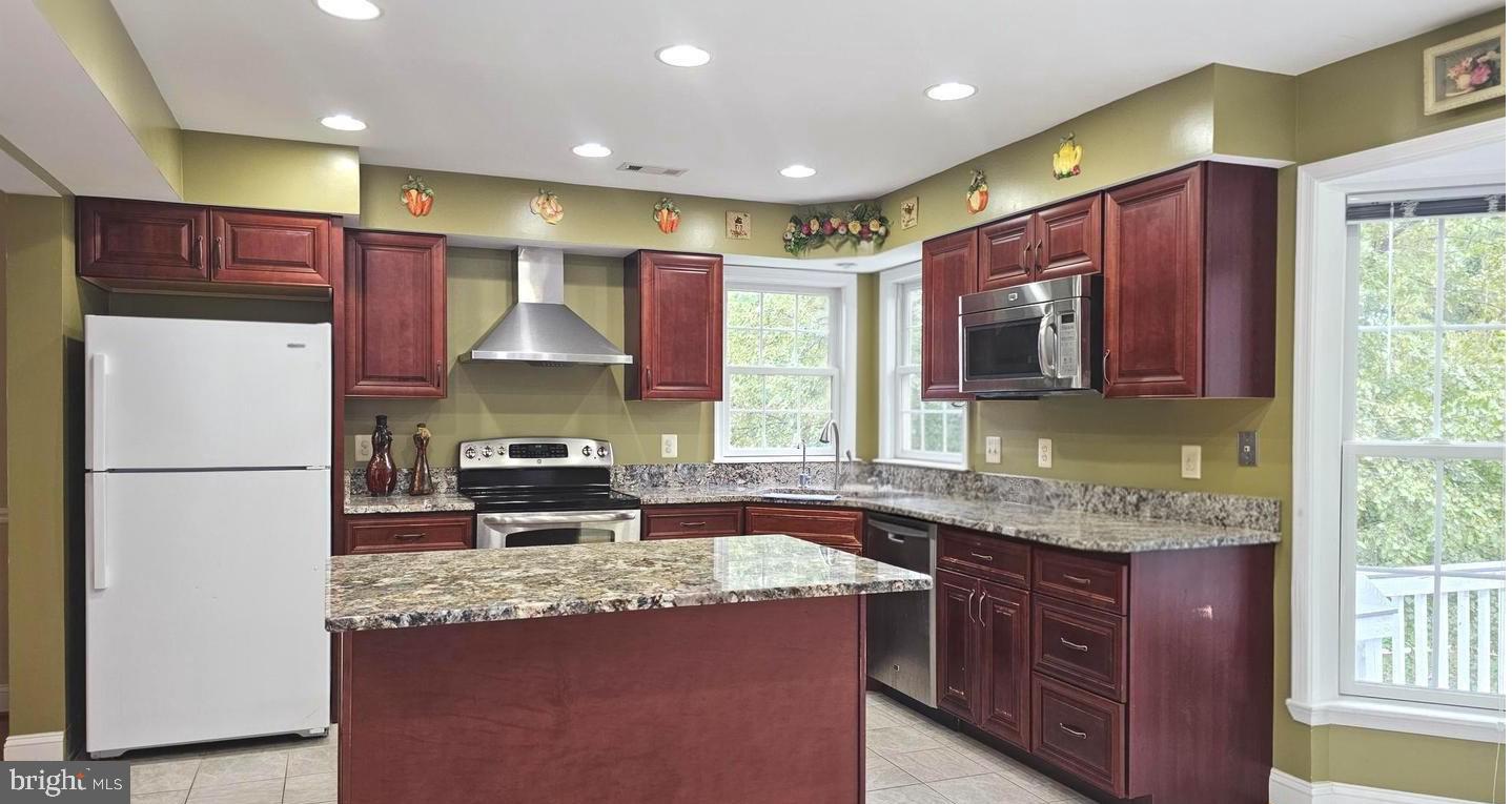 GUNNERS LAKE - Residential Lease