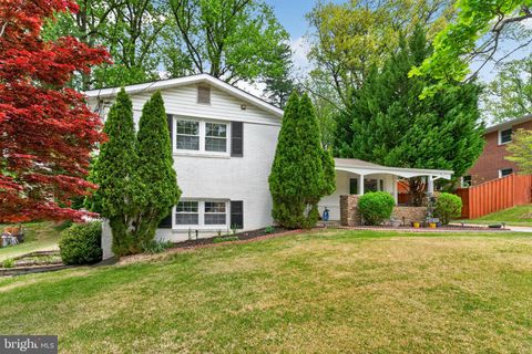 Photo of 1008 Robroy Drive, SILVER SPRING, MD 20903 (MLS # MDMC2228694)