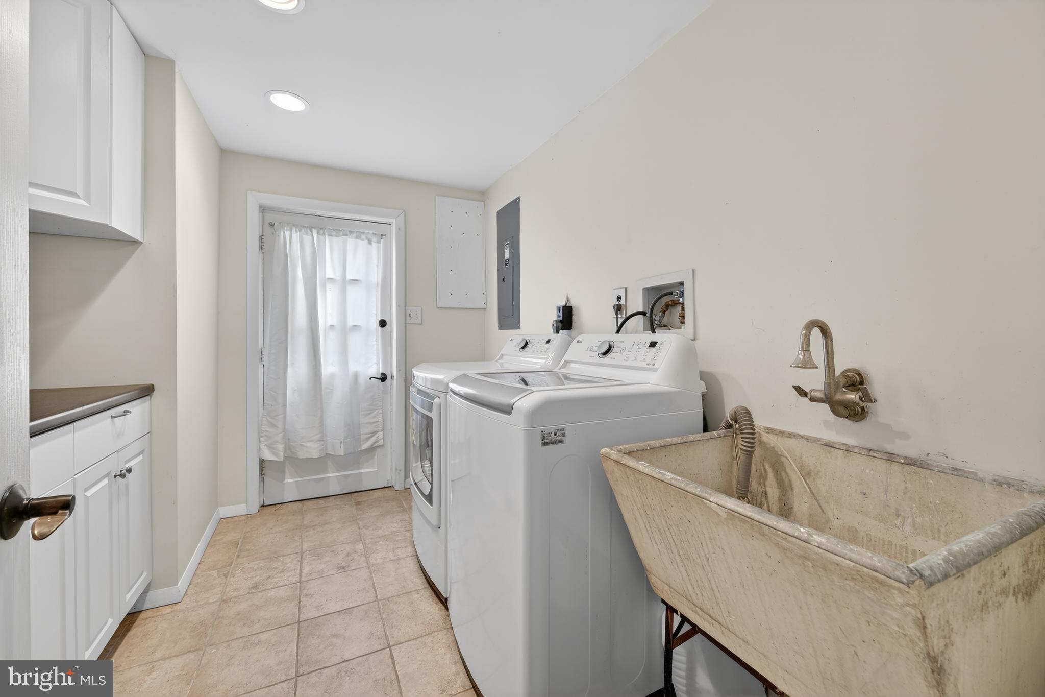 HILLANDALE HEIGHTS - Residential