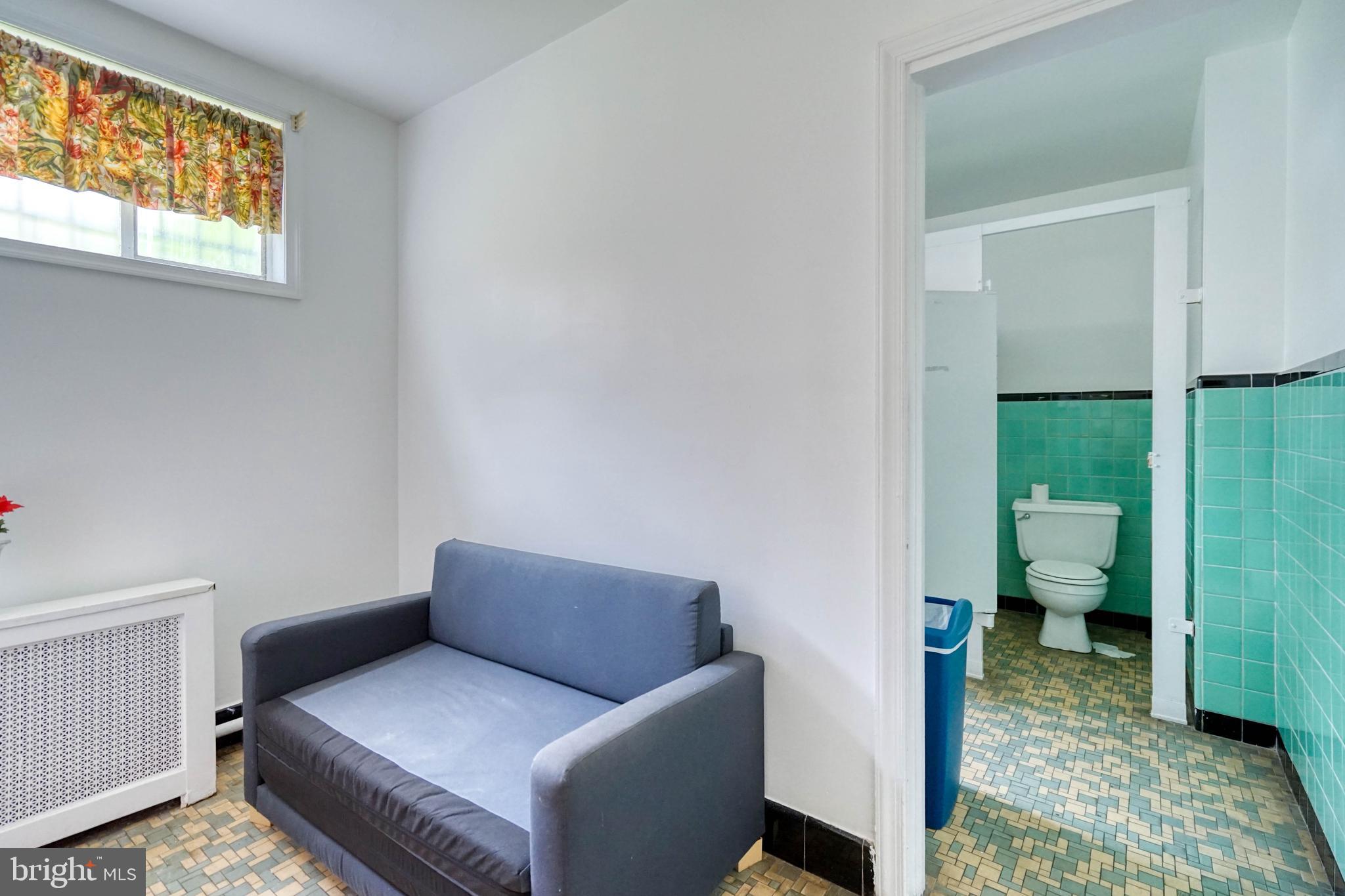 GRADUATE HOSPITAL - Commercial Sale