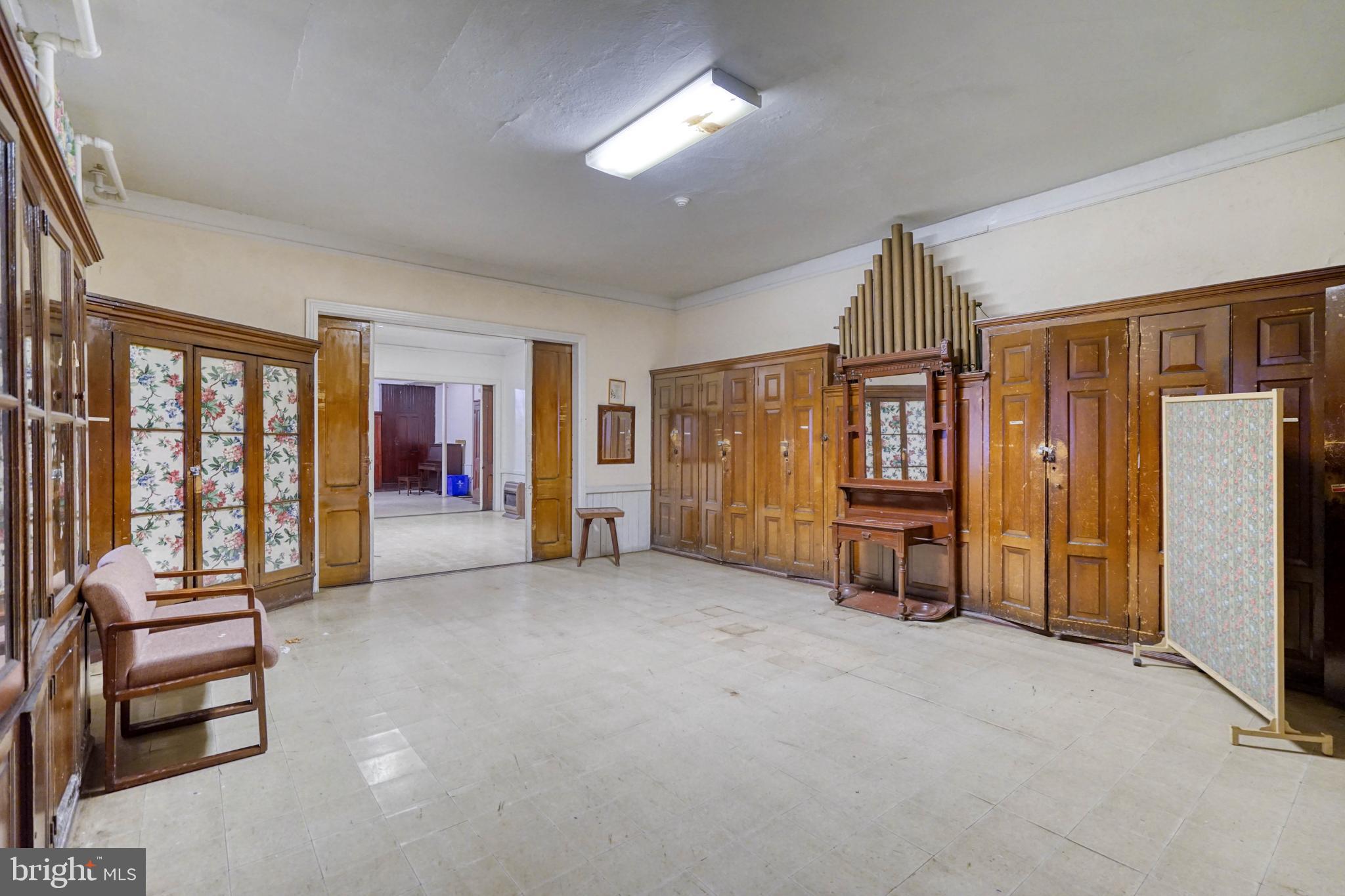 GRADUATE HOSPITAL - Commercial Sale