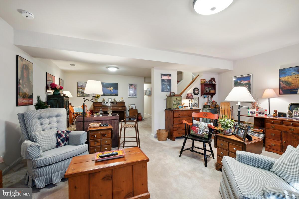 PT ROCKVILLE OUT RES 3 - Residential