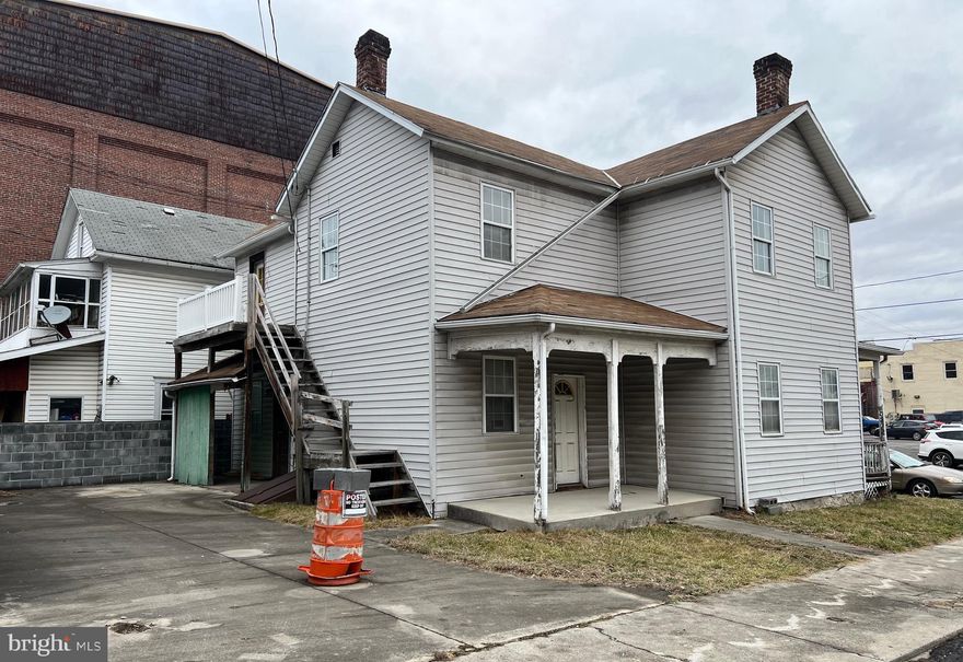 Great opportunity to live in the heart of Keyser or Invest and get income from 2 separate apartments.  
Would be a great office space as well.  Plenty of living space and close to shopping  and dining
SELLER TO CREDIT BUYER  $5000. FOR NEW ROOF