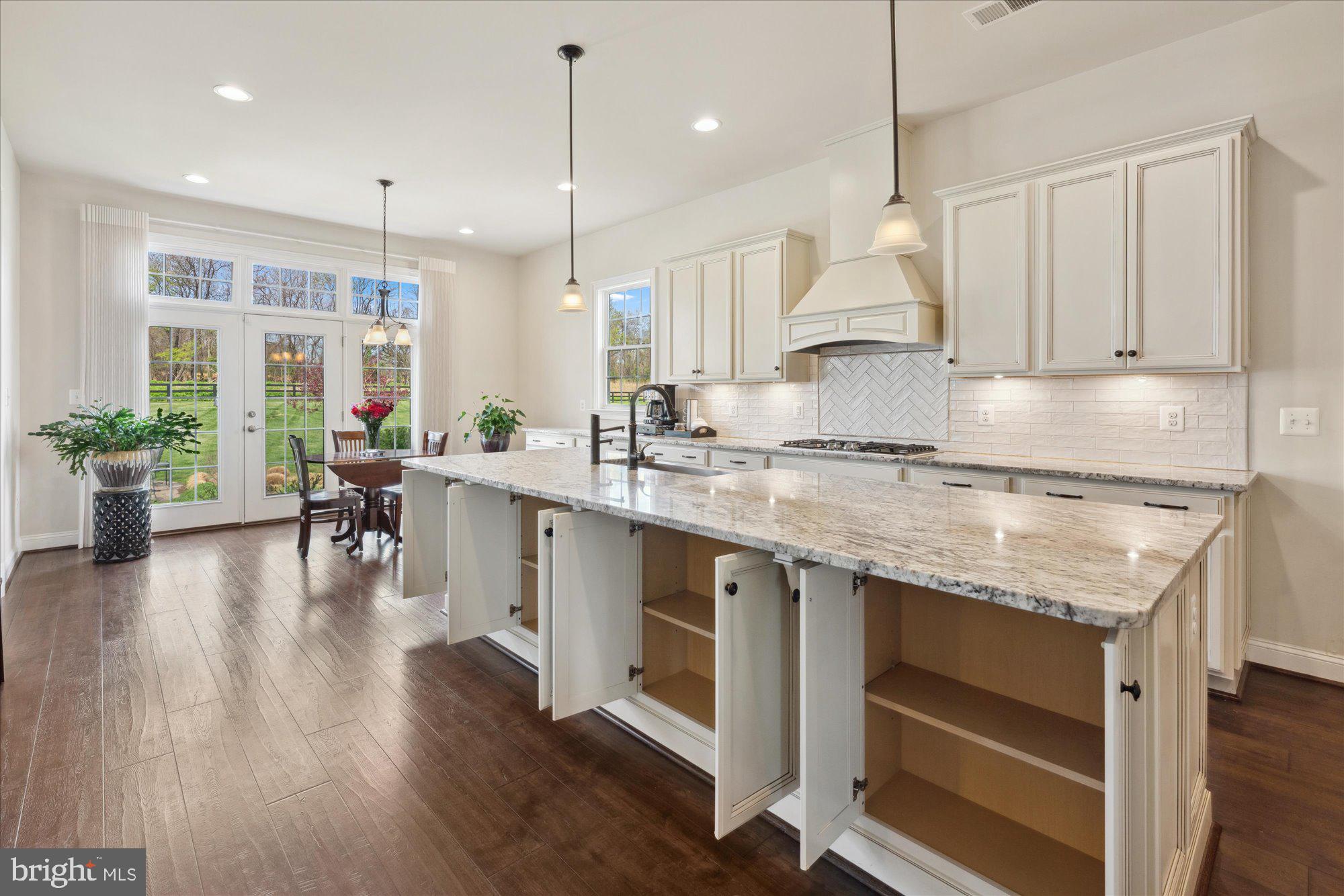 BLACK OAK CREEK - Residential