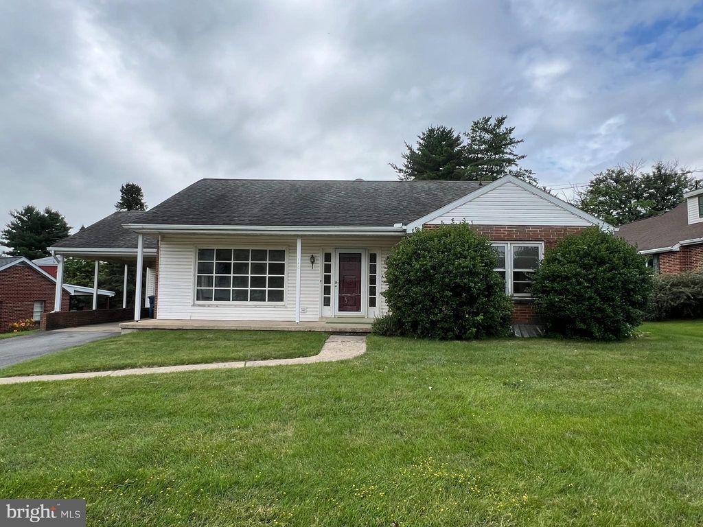 Photo of 140 E Harrisburg Avenue, ELIZABETHTOWN, PA 17022 (MLS # PALA2072824)