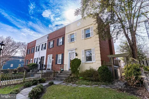 1206 Colonial Avenue, Alexandria, VA MLS: VAAX2043802