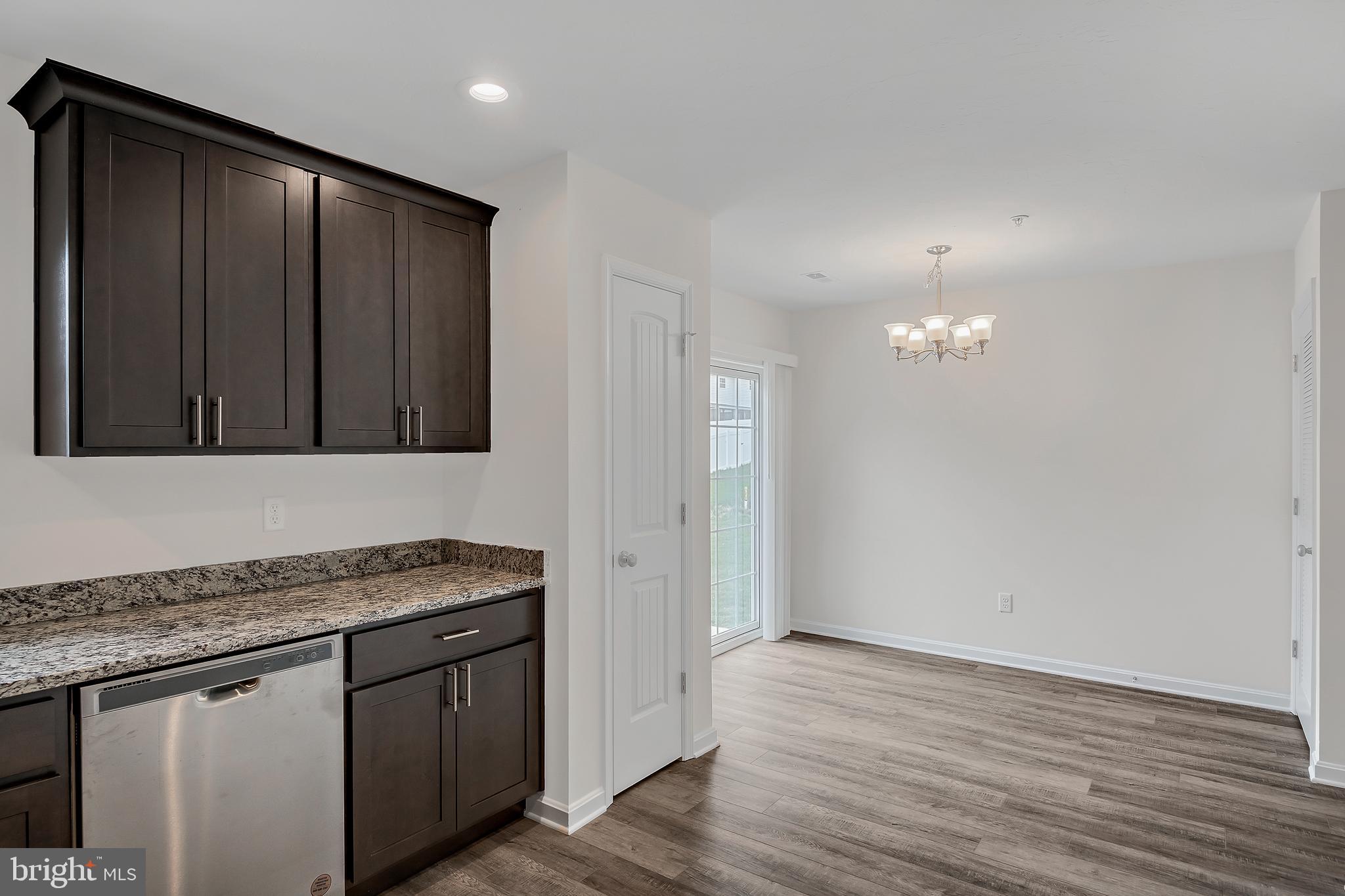 CREEKSIDE VILLAGE - Residential